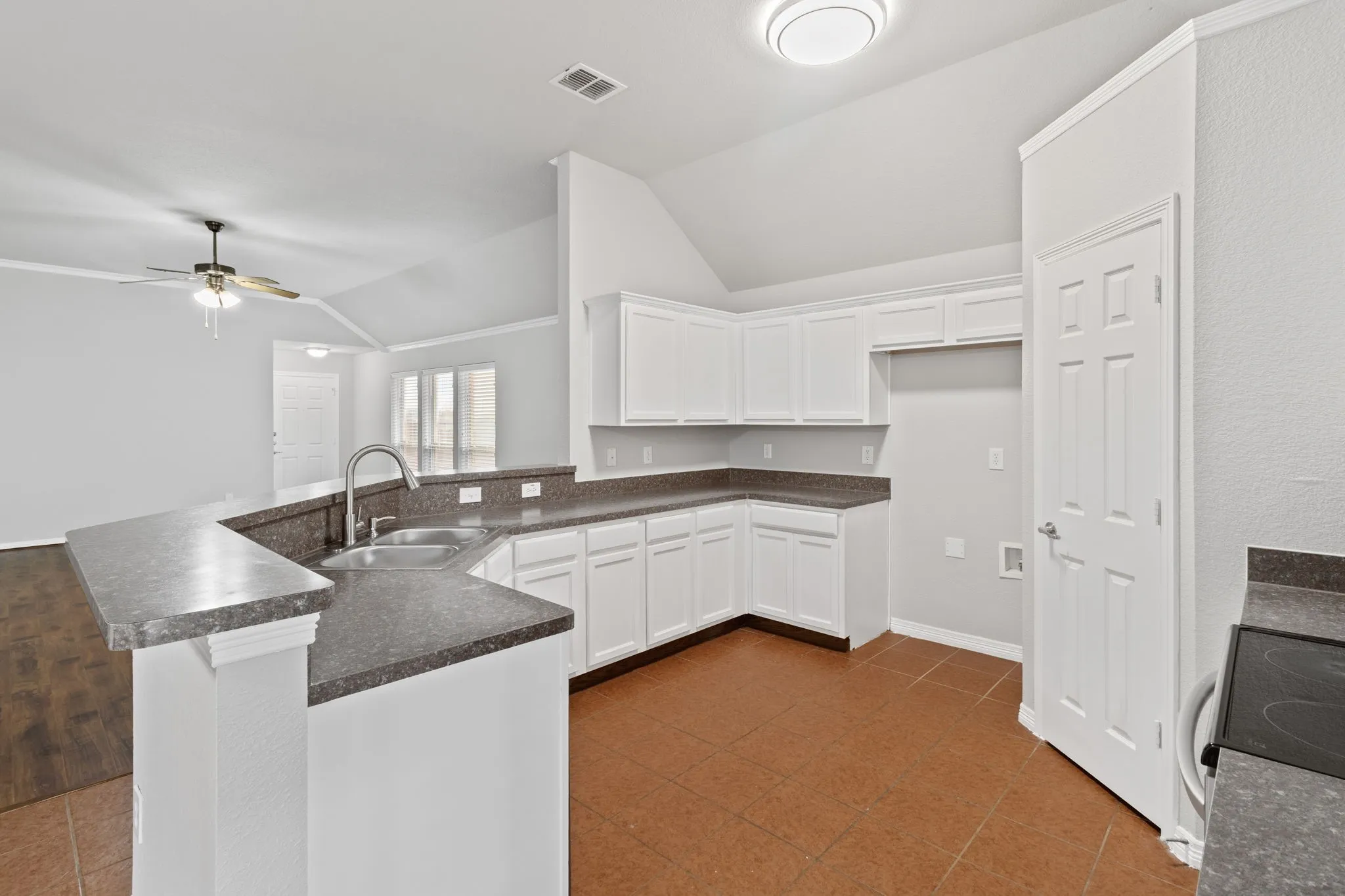Single Family Residence For Sale in Parker County , 2213 Whitney Drive, Weatherford, Texas 76087, 4 Bedroom, 2 Bathroom, 2 Garage spaces, 1,897 Sqft, built in 2007, mls#21286160, Real Estate Agent in Weatherford, Homes For Sale in Parker county, Homes For Sale in Weatherford, Realtor in Weatherford Texas, Real Estate Brokerage Independent Realty Texas, Luminita Cordes Realtor