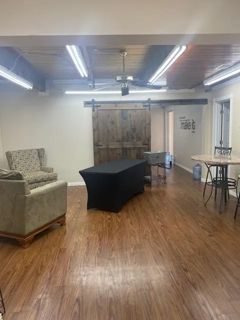 Business For Rent in Grayson County , 101 W US Highway 69, Denison, Texas 75021, 0, 0, Garage spaces, 0 Sqft, built in 1990, Price $1,900, mls#21285299, Real Estate Agent in Denison, Homes For Rent in Grayson county, Homes For Rent in Denison, Realtor in Denison Texas, Real Estate Brokerage Independent Realty Texas, Luminita Cordes Realtor