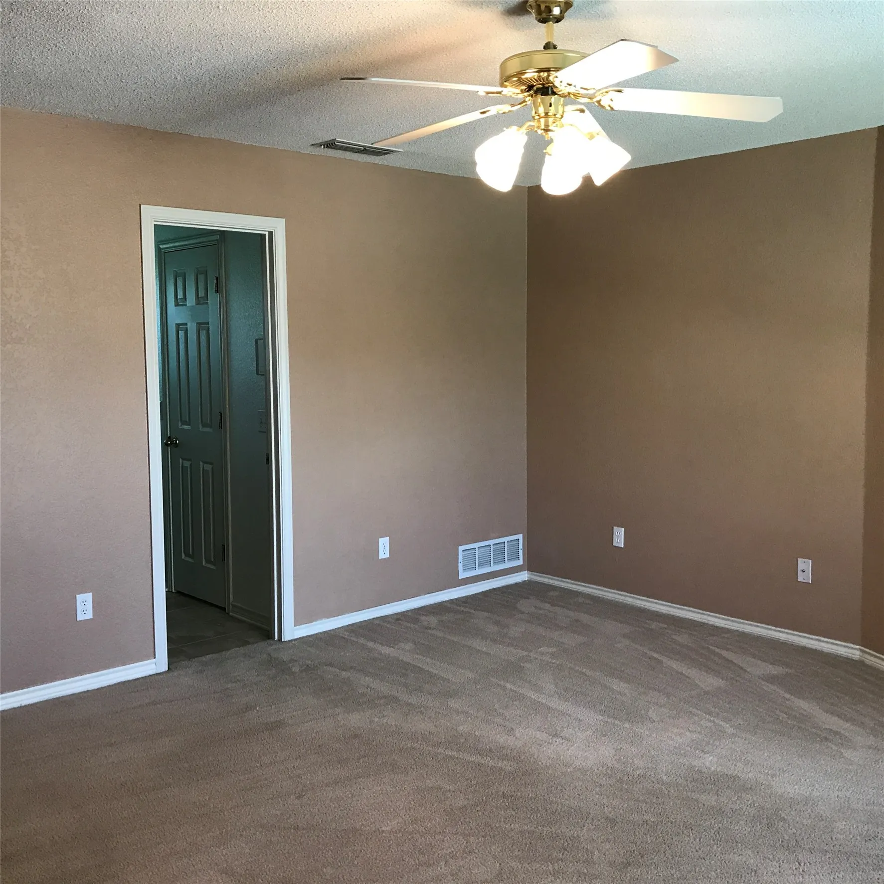 Single Family Residence For Sale in Wichita County , 3702 Alexandria Street, Wichita Falls, Texas 76310, 3 Bedroom, 2 Bathroom, 2 Garage spaces, 1,357 Sqft, built in 1988, mls#21286188, Real Estate Agent in Wichita Falls, Homes For Sale in Wichita county, Homes For Sale in Wichita Falls, Realtor in Wichita Falls Texas, Real Estate Brokerage Independent Realty Texas, Luminita Cordes Realtor