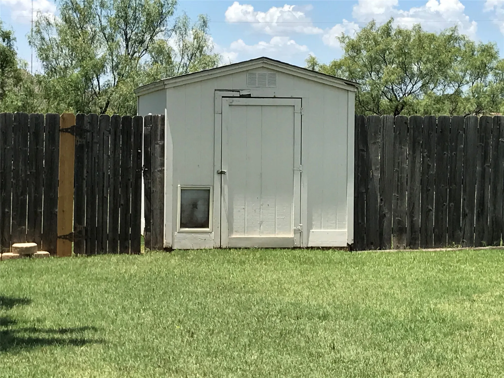 Single Family Residence For Sale in Wichita County , 3702 Alexandria Street, Wichita Falls, Texas 76310, 3 Bedroom, 2 Bathroom, 2 Garage spaces, 1,357 Sqft, built in 1988, mls#21286188, Real Estate Agent in Wichita Falls, Homes For Sale in Wichita county, Homes For Sale in Wichita Falls, Realtor in Wichita Falls Texas, Real Estate Brokerage Independent Realty Texas, Luminita Cordes Realtor