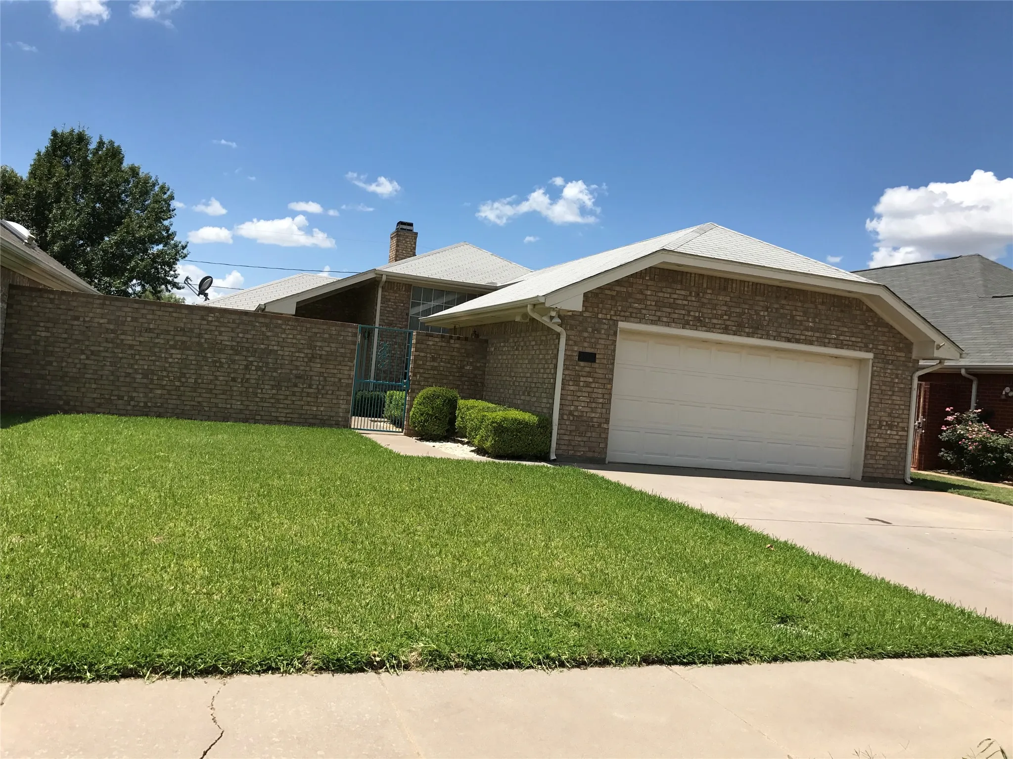 Single Family Residence For Sale in Wichita County , 3702 Alexandria Street, Wichita Falls, Texas 76310, 3 Bedroom, 2 Bathroom, 2 Garage spaces, 1,357 Sqft, built in 1988, mls#21286188, Real Estate Agent in Wichita Falls, Homes For Sale in Wichita county, Homes For Sale in Wichita Falls, Realtor in Wichita Falls Texas, Real Estate Brokerage Independent Realty Texas, Luminita Cordes Realtor