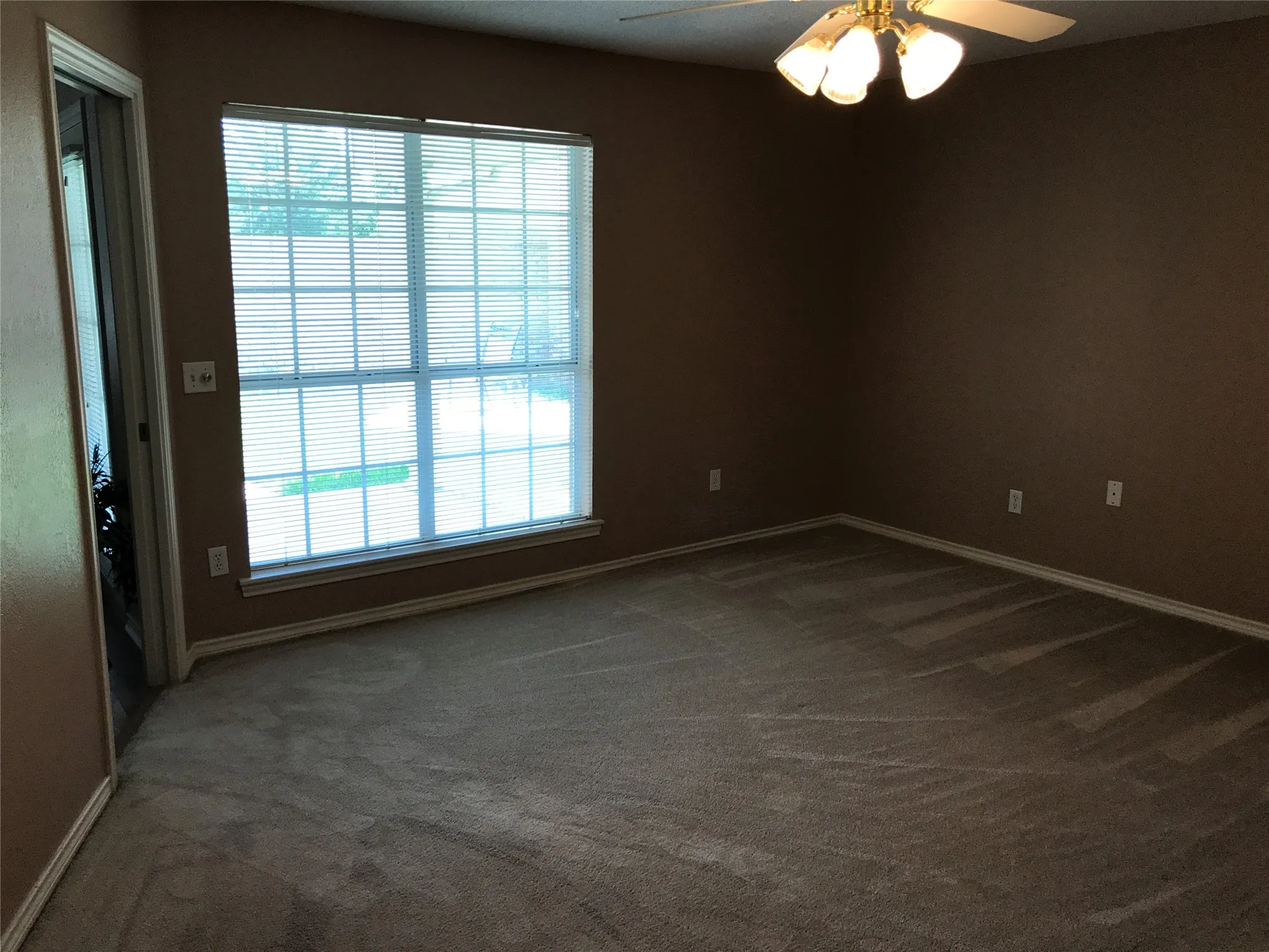 Single Family Residence For Sale in Wichita County , 3702 Alexandria Street, Wichita Falls, Texas 76310, 3 Bedroom, 2 Bathroom, 2 Garage spaces, 1,357 Sqft, built in 1988, mls#21286188, Real Estate Agent in Wichita Falls, Homes For Sale in Wichita county, Homes For Sale in Wichita Falls, Realtor in Wichita Falls Texas, Real Estate Brokerage Independent Realty Texas, Luminita Cordes Realtor
