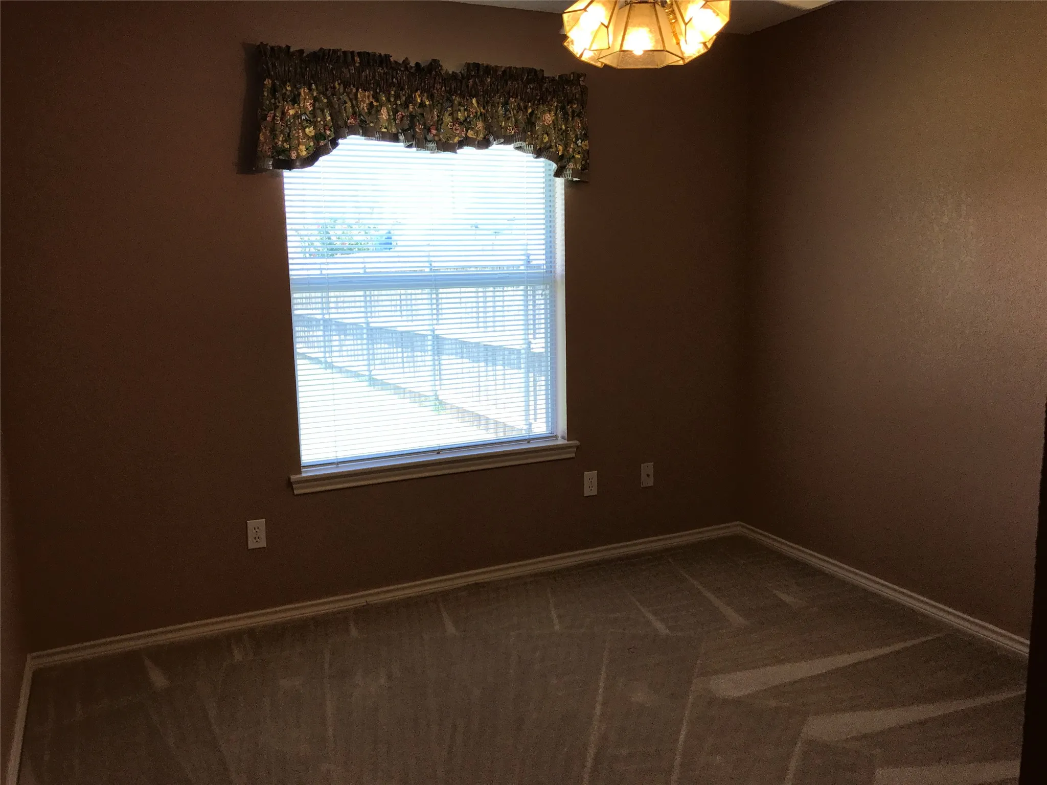 Single Family Residence For Sale in Wichita County , 3702 Alexandria Street, Wichita Falls, Texas 76310, 3 Bedroom, 2 Bathroom, 2 Garage spaces, 1,357 Sqft, built in 1988, mls#21286188, Real Estate Agent in Wichita Falls, Homes For Sale in Wichita county, Homes For Sale in Wichita Falls, Realtor in Wichita Falls Texas, Real Estate Brokerage Independent Realty Texas, Luminita Cordes Realtor