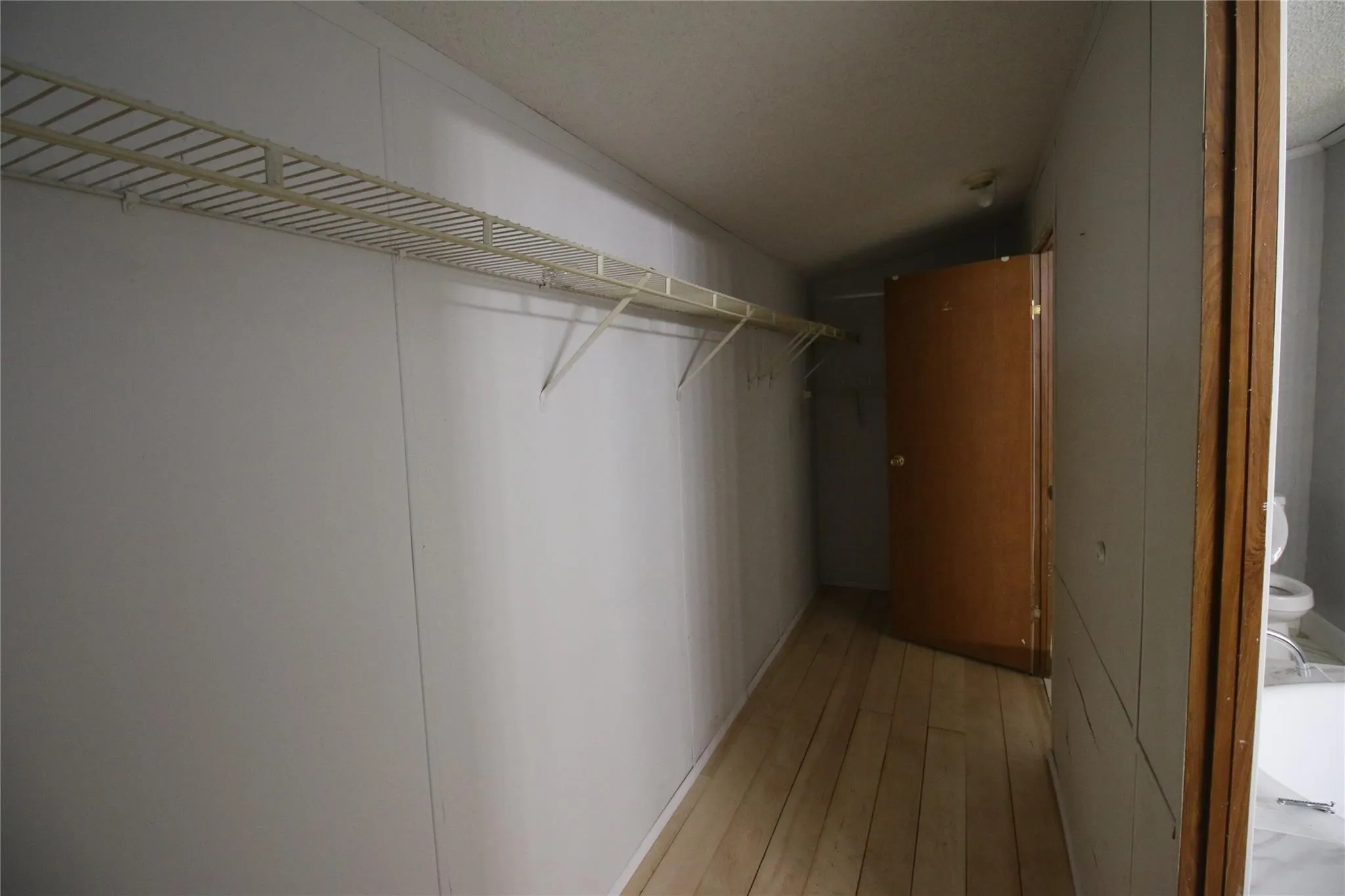 Manufactured Home For Rent in Hunt County , 10188 Gaillard Lake, Wills Point, Texas 75169, 5 Bedrooms, 2 Bathrooms, Garage spaces, 2,212 Sqft, built in 2000, Price $1,995, mls#21286207, Real Estate Agent in Wills Point, Homes For Rent in Hunt county, Homes For Rent in Wills Point, Realtor in Wills Point Texas, Real Estate Brokerage Independent Realty Texas, Luminita Cordes Realtor