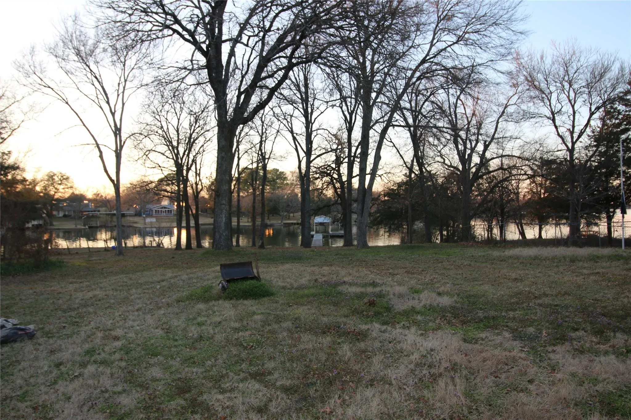 Manufactured Home For Rent in Hunt County , 10188 Gaillard Lake, Wills Point, Texas 75169, 5 Bedrooms, 2 Bathrooms, Garage spaces, 2,212 Sqft, built in 2000, Price $1,995, mls#21286207, Real Estate Agent in Wills Point, Homes For Rent in Hunt county, Homes For Rent in Wills Point, Realtor in Wills Point Texas, Real Estate Brokerage Independent Realty Texas, Luminita Cordes Realtor