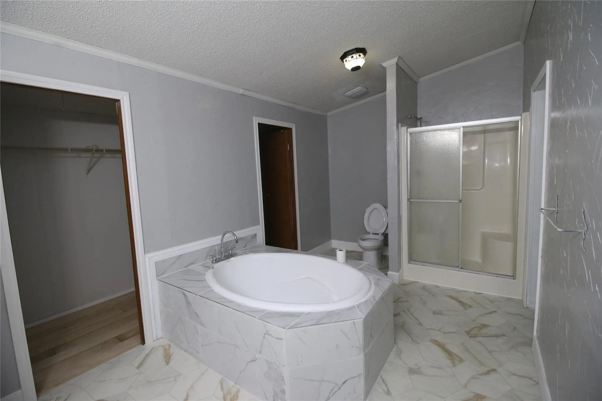 Manufactured Home For Rent in Hunt County , 10188 Gaillard Lake, Wills Point, Texas 75169, 5 Bedrooms, 2 Bathrooms, Garage spaces, 2,212 Sqft, built in 2000, Price $1,995, mls#21286207, Real Estate Agent in Wills Point, Homes For Rent in Hunt county, Homes For Rent in Wills Point, Realtor in Wills Point Texas, Real Estate Brokerage Independent Realty Texas, Luminita Cordes Realtor