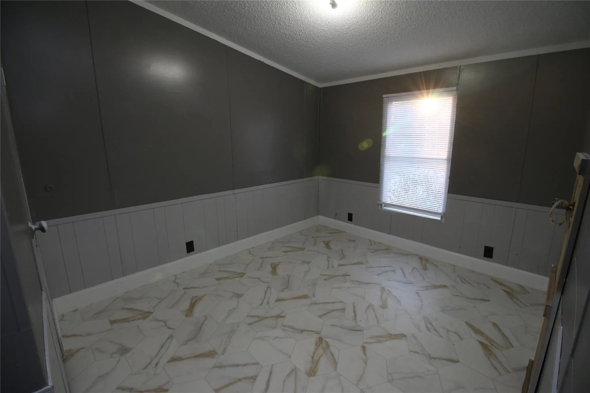 Manufactured Home For Rent in Hunt County , 10188 Gaillard Lake, Wills Point, Texas 75169, 5 Bedrooms, 2 Bathrooms, Garage spaces, 2,212 Sqft, built in 2000, Price $1,995, mls#21286207, Real Estate Agent in Wills Point, Homes For Rent in Hunt county, Homes For Rent in Wills Point, Realtor in Wills Point Texas, Real Estate Brokerage Independent Realty Texas, Luminita Cordes Realtor