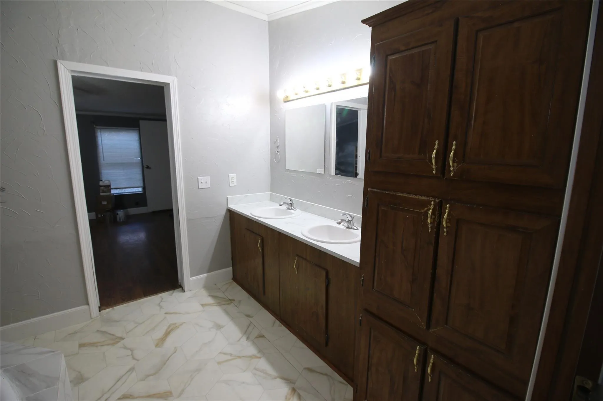 Manufactured Home For Rent in Hunt County , 10188 Gaillard Lake, Wills Point, Texas 75169, 5 Bedrooms, 2 Bathrooms, Garage spaces, 2,212 Sqft, built in 2000, Price $1,995, mls#21286207, Real Estate Agent in Wills Point, Homes For Rent in Hunt county, Homes For Rent in Wills Point, Realtor in Wills Point Texas, Real Estate Brokerage Independent Realty Texas, Luminita Cordes Realtor
