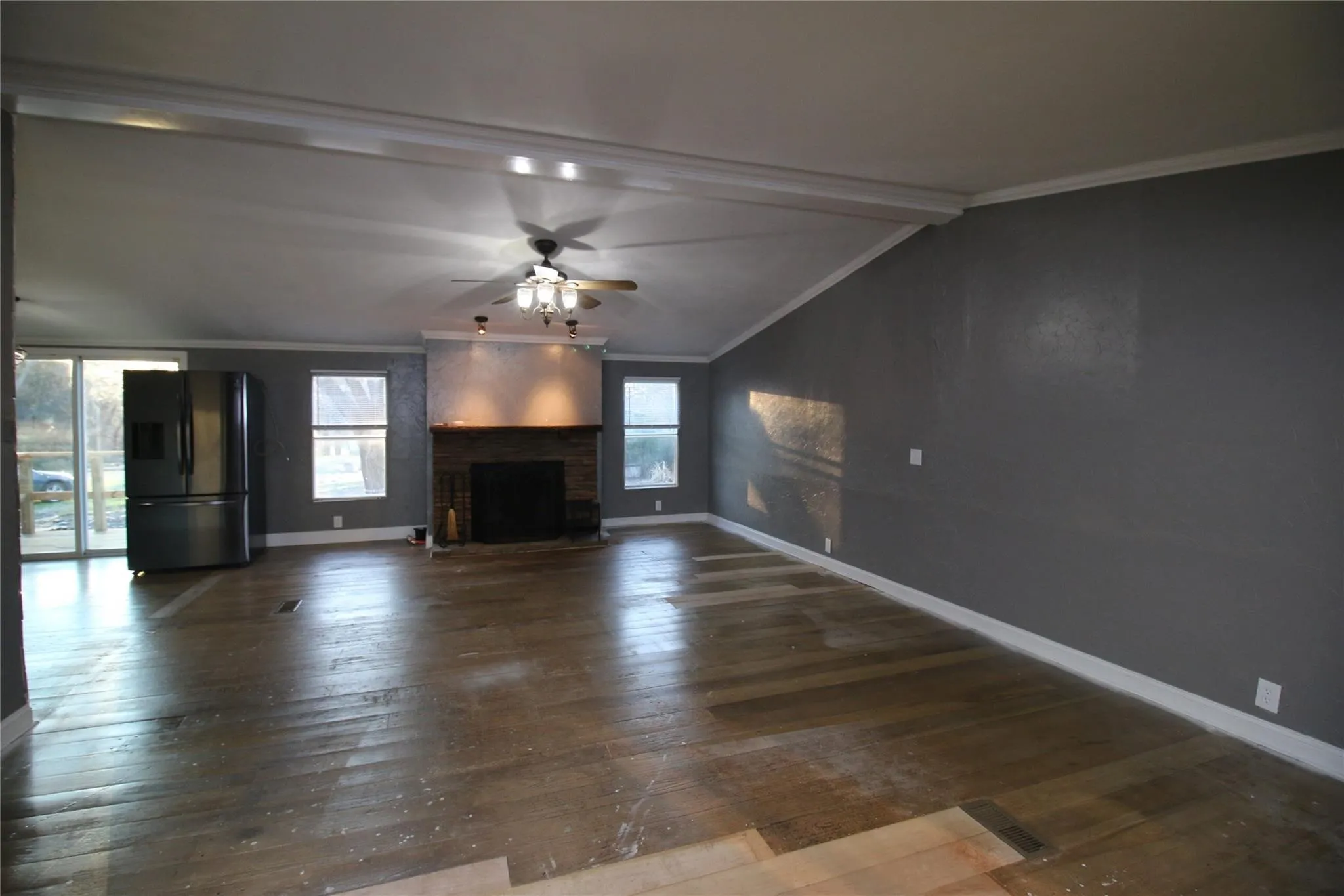 Manufactured Home For Rent in Hunt County , 10188 Gaillard Lake, Wills Point, Texas 75169, 5 Bedrooms, 2 Bathrooms, Garage spaces, 2,212 Sqft, built in 2000, Price $1,995, mls#21286207, Real Estate Agent in Wills Point, Homes For Rent in Hunt county, Homes For Rent in Wills Point, Realtor in Wills Point Texas, Real Estate Brokerage Independent Realty Texas, Luminita Cordes Realtor