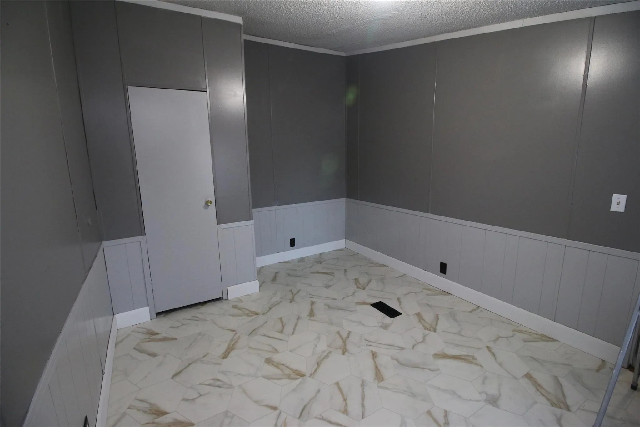 Manufactured Home For Rent in Hunt County , 10188 Gaillard Lake, Wills Point, Texas 75169, 5 Bedrooms, 2 Bathrooms, Garage spaces, 2,212 Sqft, built in 2000, Price $1,995, mls#21286207, Real Estate Agent in Wills Point, Homes For Rent in Hunt county, Homes For Rent in Wills Point, Realtor in Wills Point Texas, Real Estate Brokerage Independent Realty Texas, Luminita Cordes Realtor