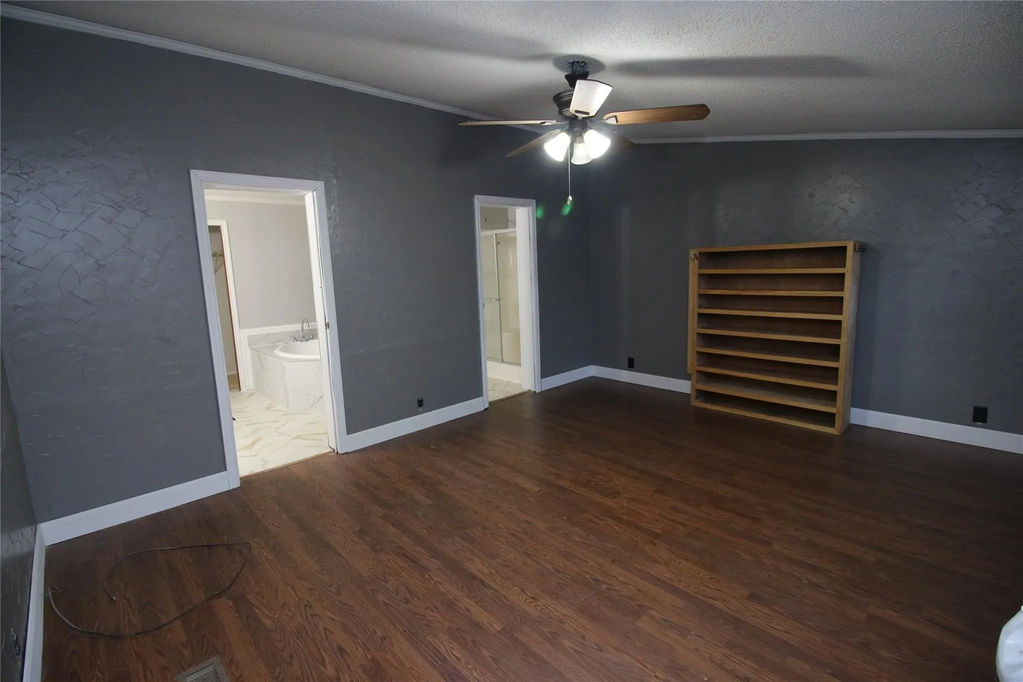 Manufactured Home For Rent in Hunt County , 10188 Gaillard Lake, Wills Point, Texas 75169, 5 Bedrooms, 2 Bathrooms, Garage spaces, 2,212 Sqft, built in 2000, Price $1,995, mls#21286207, Real Estate Agent in Wills Point, Homes For Rent in Hunt county, Homes For Rent in Wills Point, Realtor in Wills Point Texas, Real Estate Brokerage Independent Realty Texas, Luminita Cordes Realtor