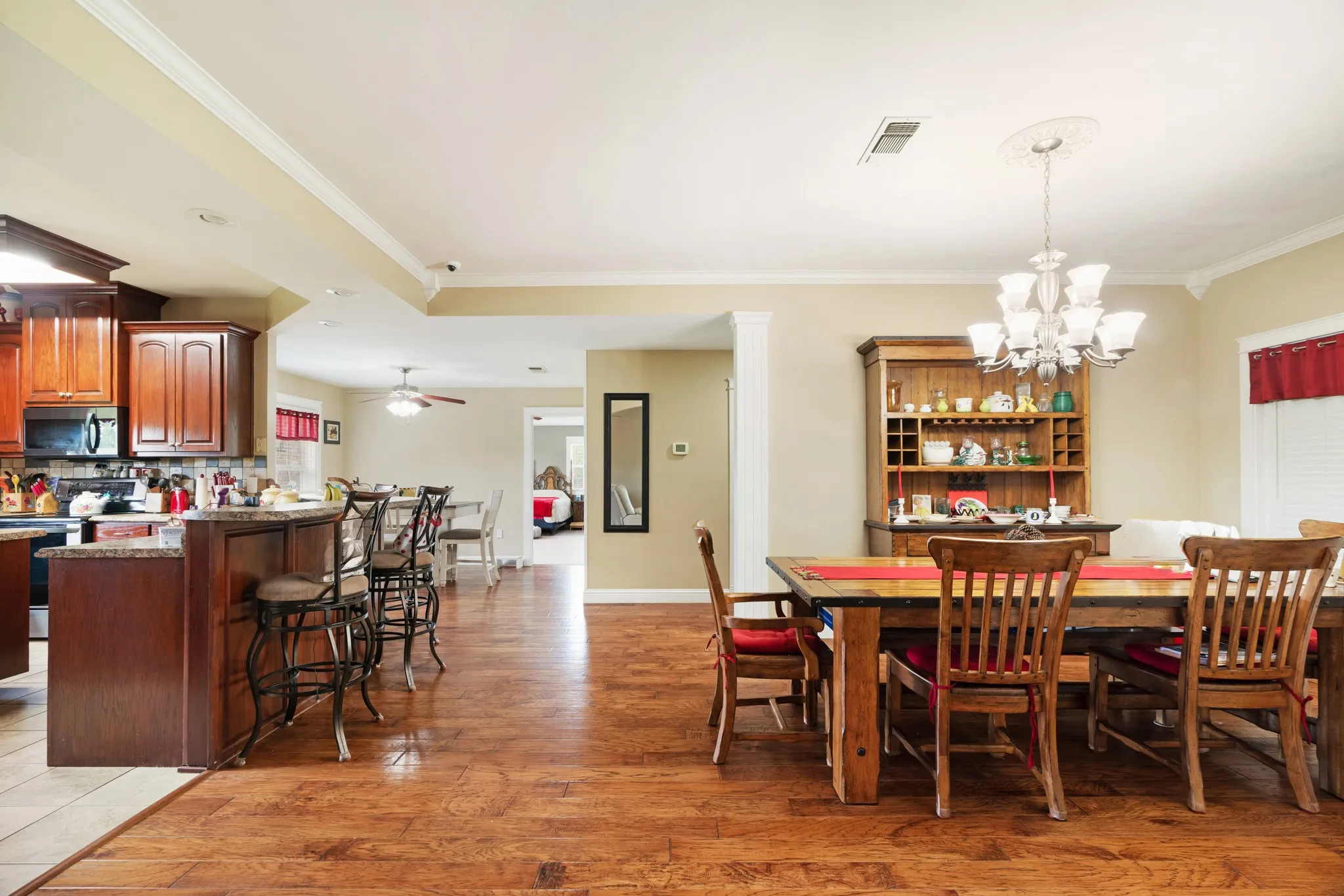Single Family Residence For Sale in Lamar County , 4141 Farm Road 2820, Sumner, Texas 75486, 3 Bedrooms, 3 Bathrooms, 2 Garage spaces, 3,602 Sqft, built in 2009, Price $849,000, mls#21286109, Real Estate Agent in Sumner, Homes For Sale in Lamar county, Homes For Sale in Sumner, Realtor in Sumner Texas, Real Estate Brokerage Independent Realty Texas, Luminita Cordes Realtor
