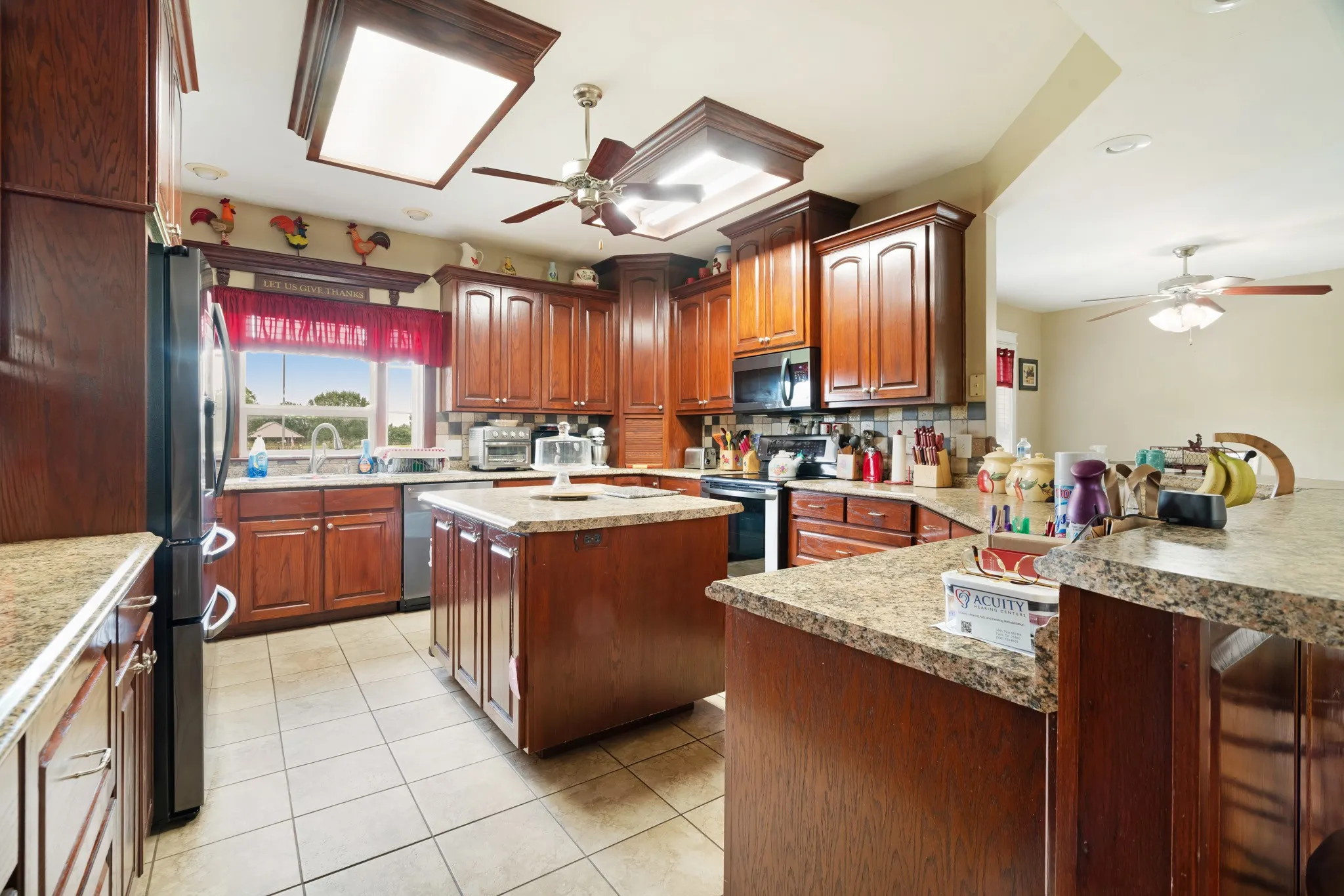 Single Family Residence For Sale in Lamar County , 4141 Farm Road 2820, Sumner, Texas 75486, 3 Bedrooms, 3 Bathrooms, 2 Garage spaces, 3,602 Sqft, built in 2009, Price $849,000, mls#21286109, Real Estate Agent in Sumner, Homes For Sale in Lamar county, Homes For Sale in Sumner, Realtor in Sumner Texas, Real Estate Brokerage Independent Realty Texas, Luminita Cordes Realtor