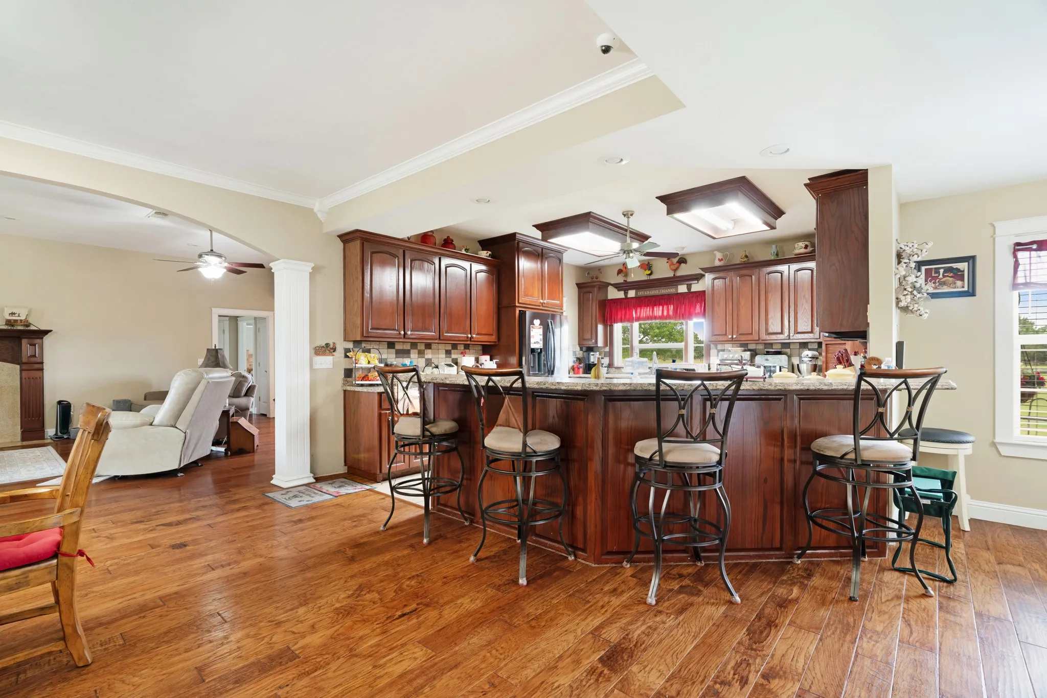Single Family Residence For Sale in Lamar County , 4141 Farm Road 2820, Sumner, Texas 75486, 3 Bedrooms, 3 Bathrooms, 2 Garage spaces, 3,602 Sqft, built in 2009, Price $849,000, mls#21286109, Real Estate Agent in Sumner, Homes For Sale in Lamar county, Homes For Sale in Sumner, Realtor in Sumner Texas, Real Estate Brokerage Independent Realty Texas, Luminita Cordes Realtor
