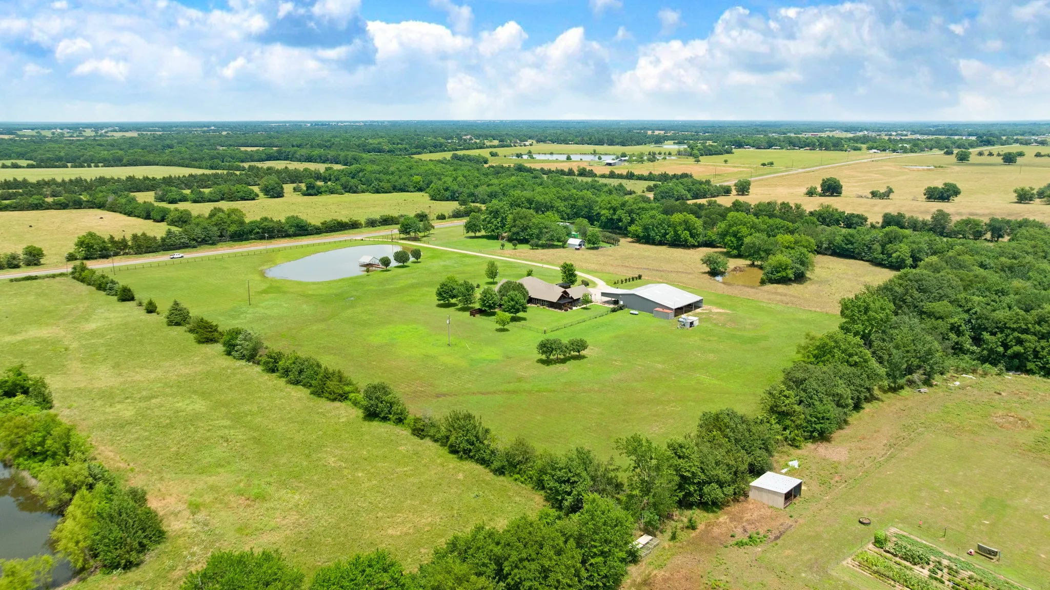 Single Family Residence For Sale in Lamar County , 4141 Farm Road 2820, Sumner, Texas 75486, 3 Bedrooms, 3 Bathrooms, 2 Garage spaces, 3,602 Sqft, built in 2009, Price $849,000, mls#21286109, Real Estate Agent in Sumner, Homes For Sale in Lamar county, Homes For Sale in Sumner, Realtor in Sumner Texas, Real Estate Brokerage Independent Realty Texas, Luminita Cordes Realtor