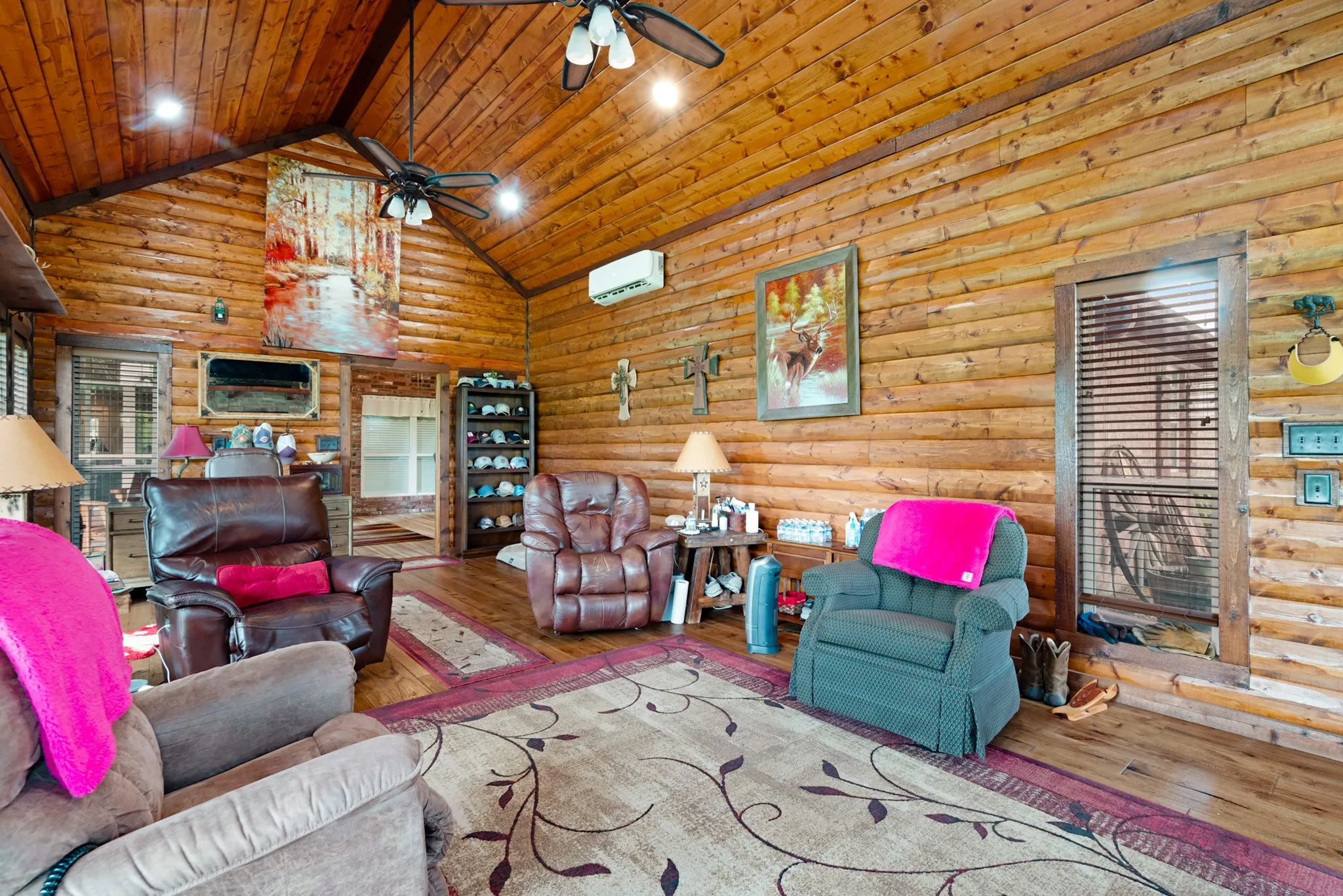 Single Family Residence For Sale in Lamar County , 4141 Farm Road 2820, Sumner, Texas 75486, 3 Bedrooms, 3 Bathrooms, 2 Garage spaces, 3,602 Sqft, built in 2009, Price $849,000, mls#21286109, Real Estate Agent in Sumner, Homes For Sale in Lamar county, Homes For Sale in Sumner, Realtor in Sumner Texas, Real Estate Brokerage Independent Realty Texas, Luminita Cordes Realtor