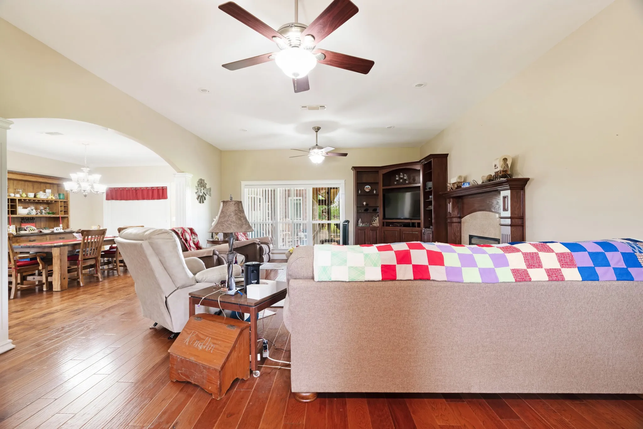 Single Family Residence For Sale in Lamar County , 4141 Farm Road 2820, Sumner, Texas 75486, 3 Bedrooms, 3 Bathrooms, 2 Garage spaces, 3,602 Sqft, built in 2009, Price $849,000, mls#21286109, Real Estate Agent in Sumner, Homes For Sale in Lamar county, Homes For Sale in Sumner, Realtor in Sumner Texas, Real Estate Brokerage Independent Realty Texas, Luminita Cordes Realtor