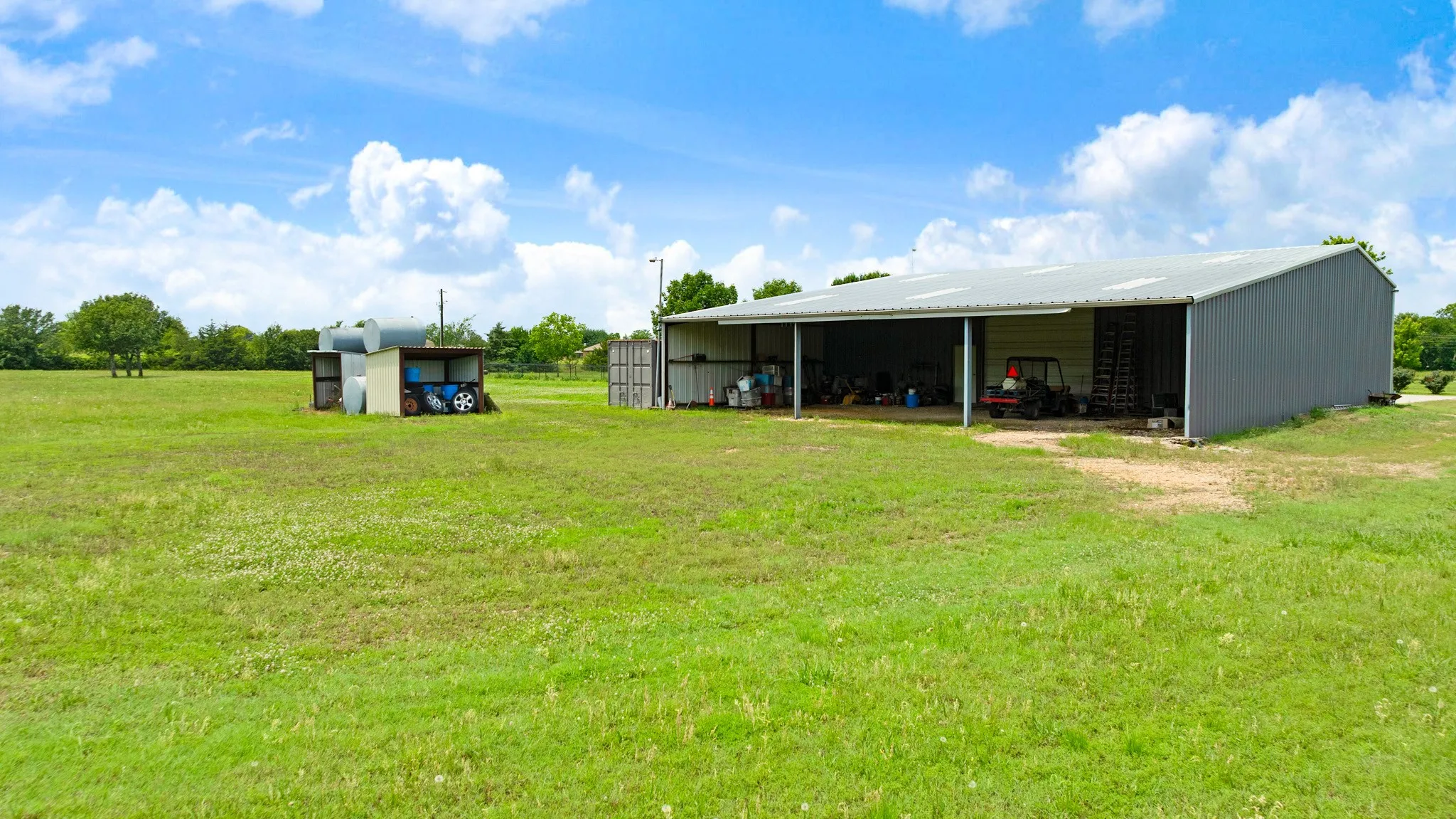Single Family Residence For Sale in Lamar County , 4141 Farm Road 2820, Sumner, Texas 75486, 3 Bedrooms, 3 Bathrooms, 2 Garage spaces, 3,602 Sqft, built in 2009, Price $849,000, mls#21286109, Real Estate Agent in Sumner, Homes For Sale in Lamar county, Homes For Sale in Sumner, Realtor in Sumner Texas, Real Estate Brokerage Independent Realty Texas, Luminita Cordes Realtor