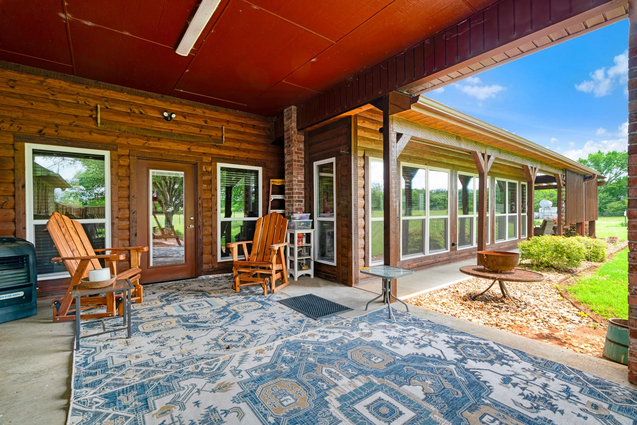Single Family Residence For Sale in Lamar County , 4141 Farm Road 2820, Sumner, Texas 75486, 3 Bedrooms, 3 Bathrooms, 2 Garage spaces, 3,602 Sqft, built in 2009, Price $849,000, mls#21286109, Real Estate Agent in Sumner, Homes For Sale in Lamar county, Homes For Sale in Sumner, Realtor in Sumner Texas, Real Estate Brokerage Independent Realty Texas, Luminita Cordes Realtor