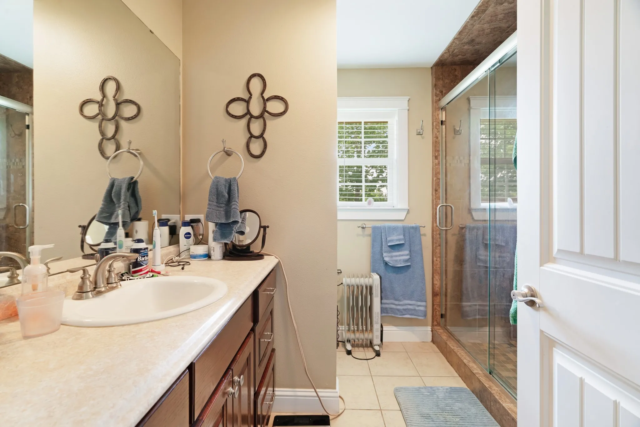 Single Family Residence For Sale in Lamar County , 4141 Farm Road 2820, Sumner, Texas 75486, 3 Bedrooms, 3 Bathrooms, 2 Garage spaces, 3,602 Sqft, built in 2009, Price $849,000, mls#21286109, Real Estate Agent in Sumner, Homes For Sale in Lamar county, Homes For Sale in Sumner, Realtor in Sumner Texas, Real Estate Brokerage Independent Realty Texas, Luminita Cordes Realtor