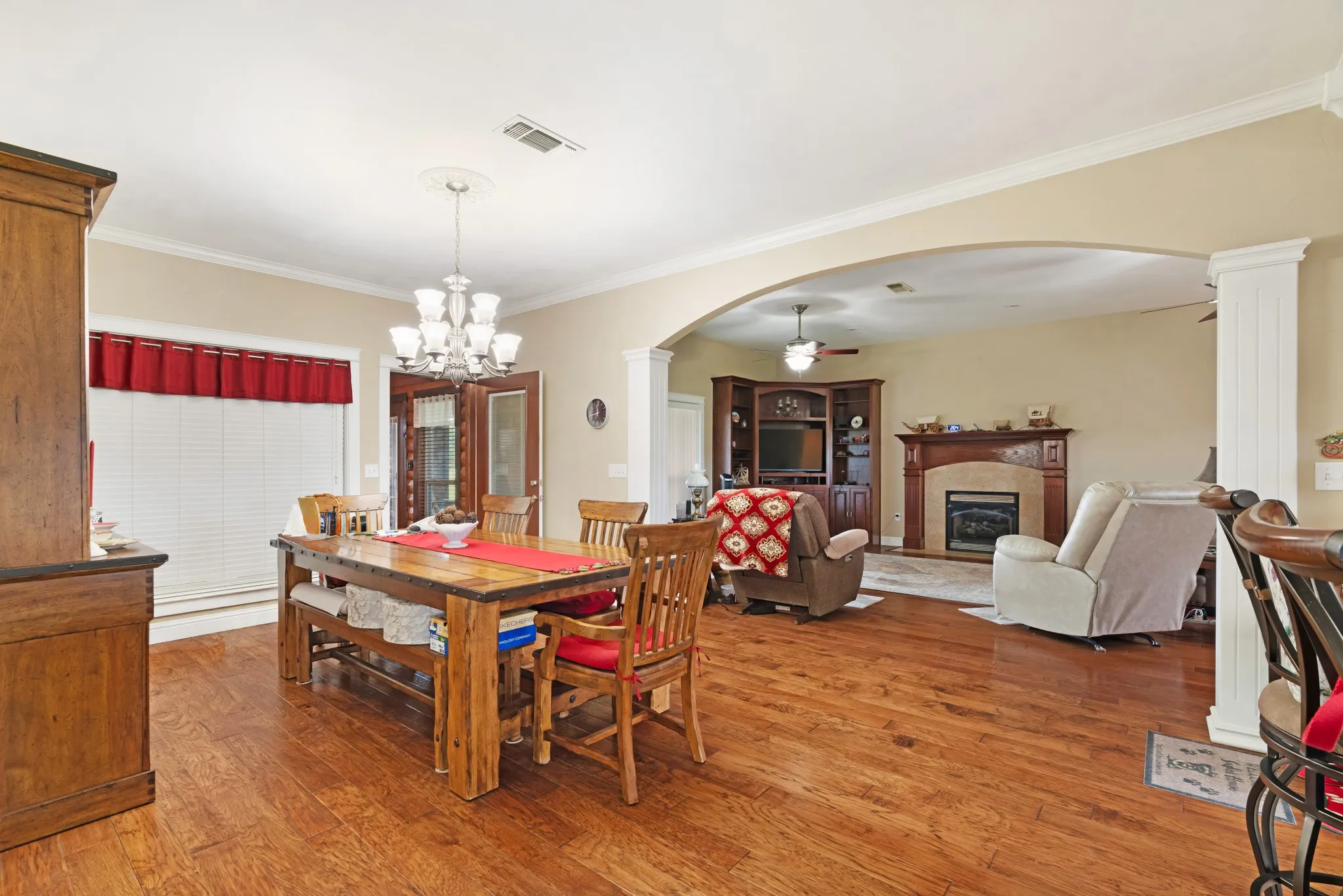 Single Family Residence For Sale in Lamar County , 4141 Farm Road 2820, Sumner, Texas 75486, 3 Bedrooms, 3 Bathrooms, 2 Garage spaces, 3,602 Sqft, built in 2009, Price $849,000, mls#21286109, Real Estate Agent in Sumner, Homes For Sale in Lamar county, Homes For Sale in Sumner, Realtor in Sumner Texas, Real Estate Brokerage Independent Realty Texas, Luminita Cordes Realtor