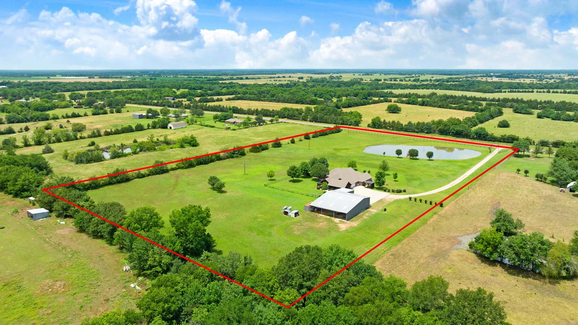Single Family Residence For Sale in Lamar County , 4141 Farm Road 2820, Sumner, Texas 75486, 3 Bedrooms, 3 Bathrooms, 2 Garage spaces, 3,602 Sqft, built in 2009, Price $849,000, mls#21286109, Real Estate Agent in Sumner, Homes For Sale in Lamar county, Homes For Sale in Sumner, Realtor in Sumner Texas, Real Estate Brokerage Independent Realty Texas, Luminita Cordes Realtor