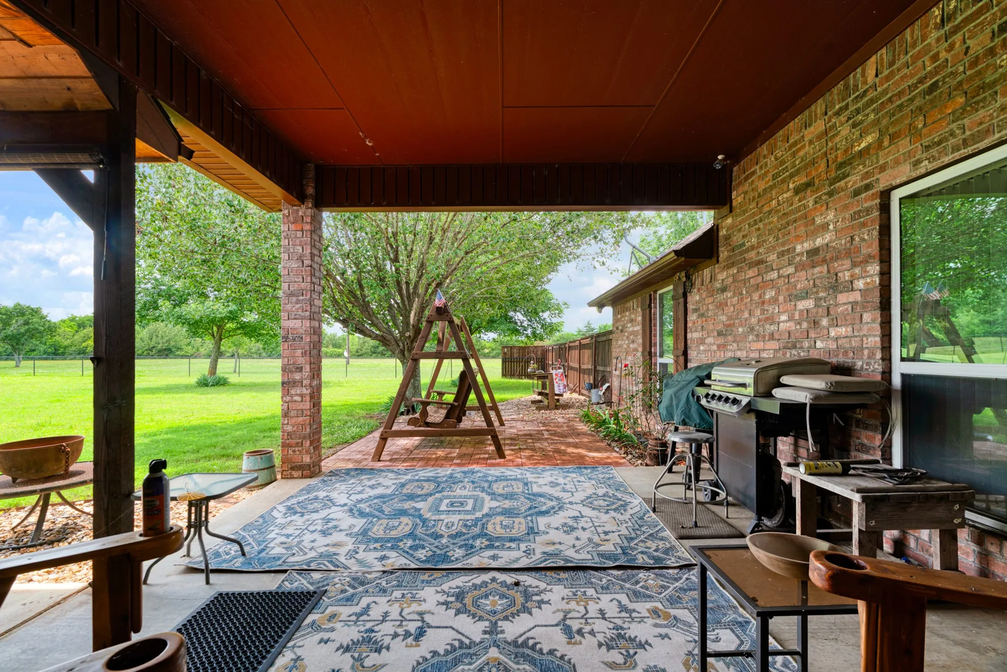 Single Family Residence For Sale in Lamar County , 4141 Farm Road 2820, Sumner, Texas 75486, 3 Bedrooms, 3 Bathrooms, 2 Garage spaces, 3,602 Sqft, built in 2009, Price $849,000, mls#21286109, Real Estate Agent in Sumner, Homes For Sale in Lamar county, Homes For Sale in Sumner, Realtor in Sumner Texas, Real Estate Brokerage Independent Realty Texas, Luminita Cordes Realtor