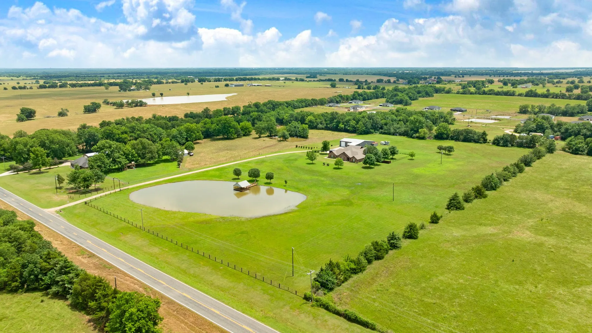 Single Family Residence For Sale in Lamar County , 4141 Farm Road 2820, Sumner, Texas 75486, 3 Bedrooms, 3 Bathrooms, 2 Garage spaces, 3,602 Sqft, built in 2009, Price $849,000, mls#21286109, Real Estate Agent in Sumner, Homes For Sale in Lamar county, Homes For Sale in Sumner, Realtor in Sumner Texas, Real Estate Brokerage Independent Realty Texas, Luminita Cordes Realtor