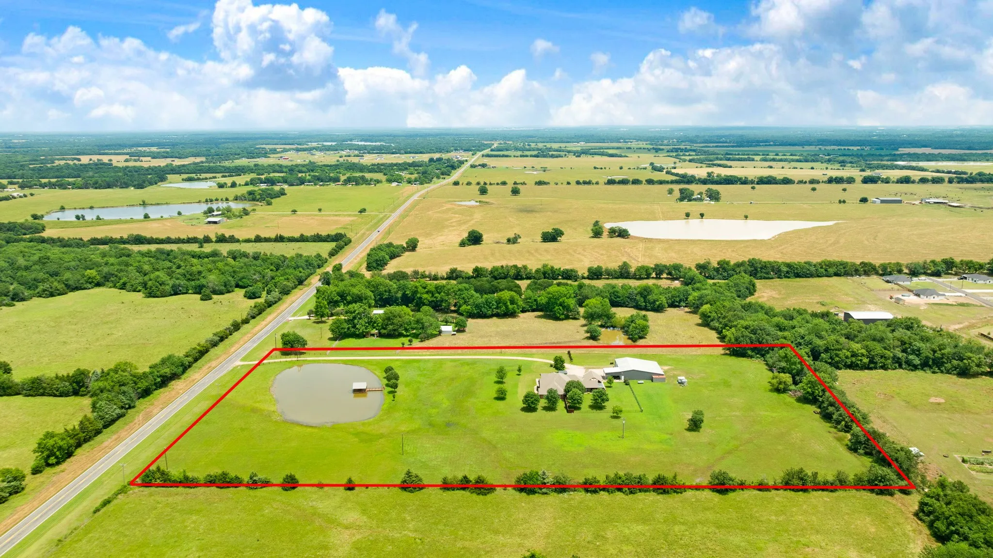 Single Family Residence For Sale in Lamar County , 4141 Farm Road 2820, Sumner, Texas 75486, 3 Bedrooms, 3 Bathrooms, 2 Garage spaces, 3,602 Sqft, built in 2009, Price $849,000, mls#21286109, Real Estate Agent in Sumner, Homes For Sale in Lamar county, Homes For Sale in Sumner, Realtor in Sumner Texas, Real Estate Brokerage Independent Realty Texas, Luminita Cordes Realtor
