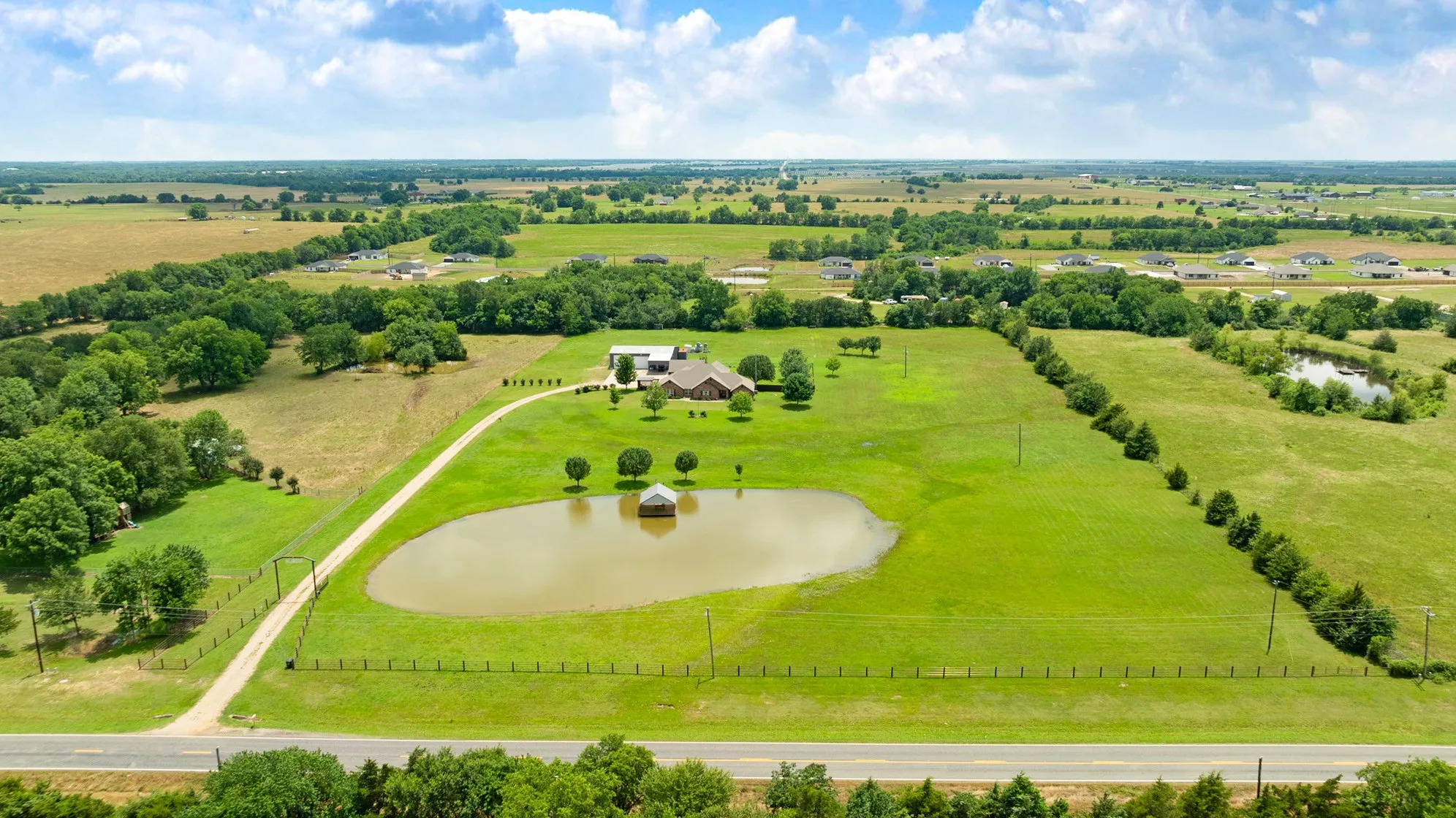 Single Family Residence For Sale in Lamar County , 4141 Farm Road 2820, Sumner, Texas 75486, 3 Bedrooms, 3 Bathrooms, 2 Garage spaces, 3,602 Sqft, built in 2009, Price $849,000, mls#21286109, Real Estate Agent in Sumner, Homes For Sale in Lamar county, Homes For Sale in Sumner, Realtor in Sumner Texas, Real Estate Brokerage Independent Realty Texas, Luminita Cordes Realtor