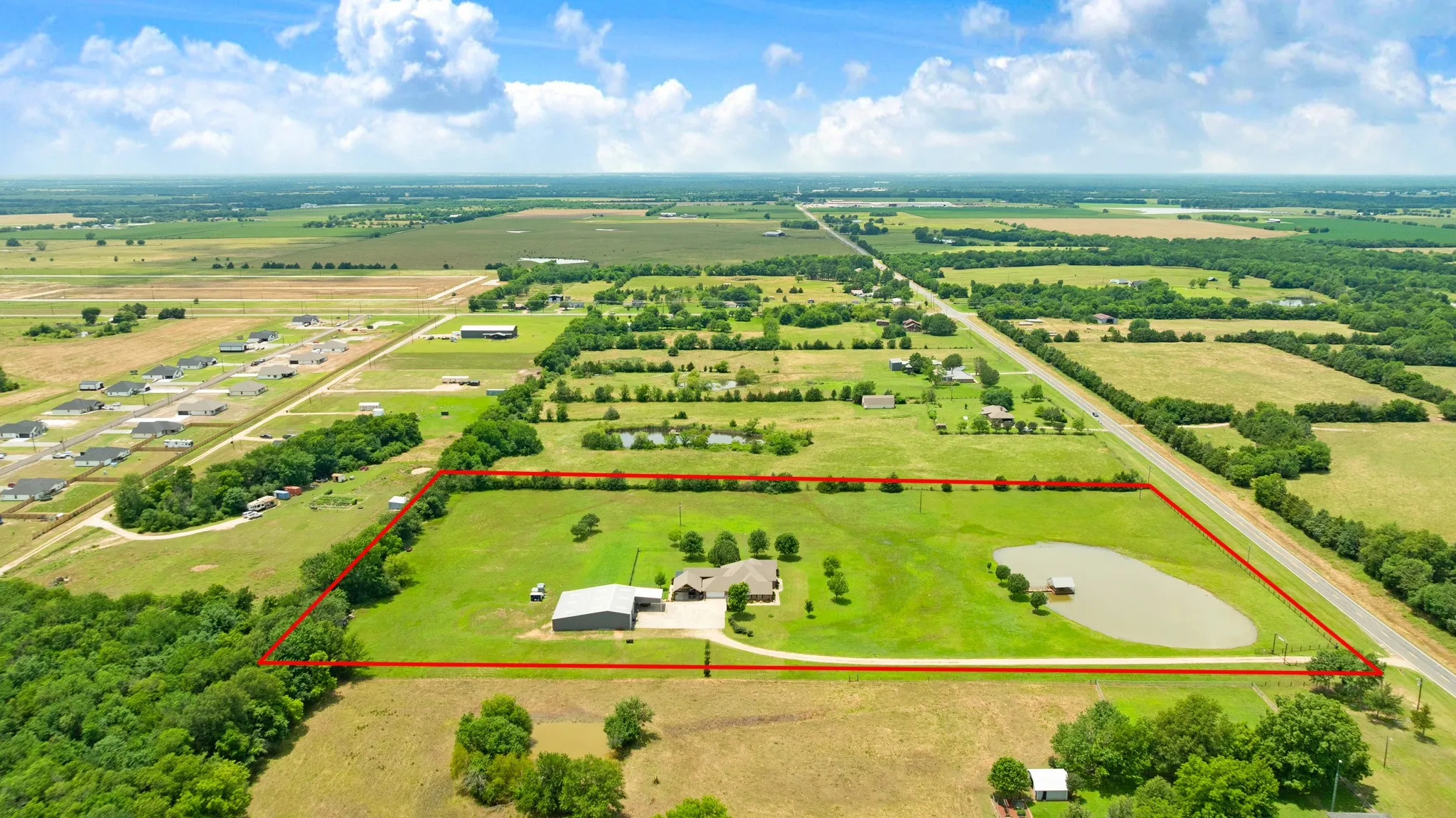 Single Family Residence For Sale in Lamar County , 4141 Farm Road 2820, Sumner, Texas 75486, 3 Bedrooms, 3 Bathrooms, 2 Garage spaces, 3,602 Sqft, built in 2009, Price $849,000, mls#21286109, Real Estate Agent in Sumner, Homes For Sale in Lamar county, Homes For Sale in Sumner, Realtor in Sumner Texas, Real Estate Brokerage Independent Realty Texas, Luminita Cordes Realtor