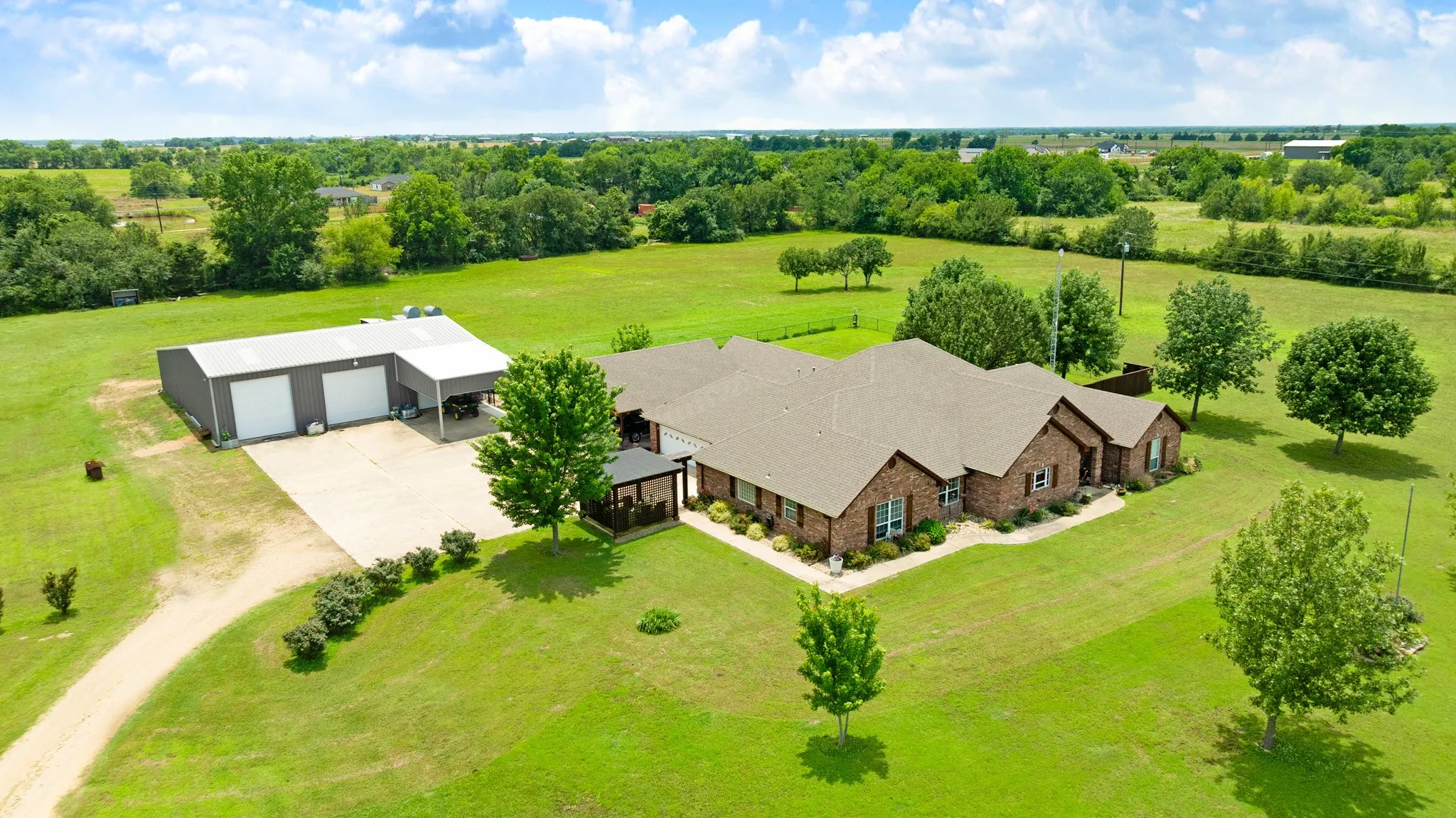 Single Family Residence For Sale in Lamar County , 4141 Farm Road 2820, Sumner, Texas 75486, 3 Bedrooms, 3 Bathrooms, 2 Garage spaces, 3,602 Sqft, built in 2009, Price $849,000, mls#21286109, Real Estate Agent in Sumner, Homes For Sale in Lamar county, Homes For Sale in Sumner, Realtor in Sumner Texas, Real Estate Brokerage Independent Realty Texas, Luminita Cordes Realtor
