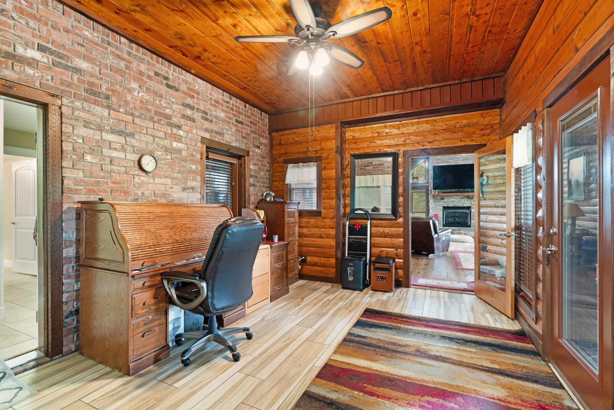 Single Family Residence For Sale in Lamar County , 4141 Farm Road 2820, Sumner, Texas 75486, 3 Bedrooms, 3 Bathrooms, 2 Garage spaces, 3,602 Sqft, built in 2009, Price $849,000, mls#21286109, Real Estate Agent in Sumner, Homes For Sale in Lamar county, Homes For Sale in Sumner, Realtor in Sumner Texas, Real Estate Brokerage Independent Realty Texas, Luminita Cordes Realtor