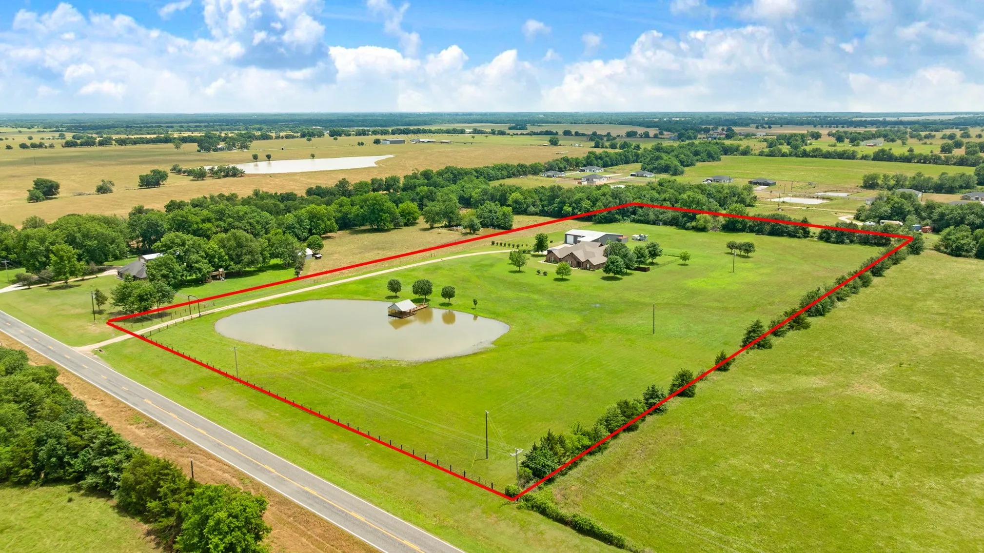 Single Family Residence For Sale in Lamar County , 4141 Farm Road 2820, Sumner, Texas 75486, 3 Bedrooms, 3 Bathrooms, 2 Garage spaces, 3,602 Sqft, built in 2009, Price $849,000, mls#21286109, Real Estate Agent in Sumner, Homes For Sale in Lamar county, Homes For Sale in Sumner, Realtor in Sumner Texas, Real Estate Brokerage Independent Realty Texas, Luminita Cordes Realtor