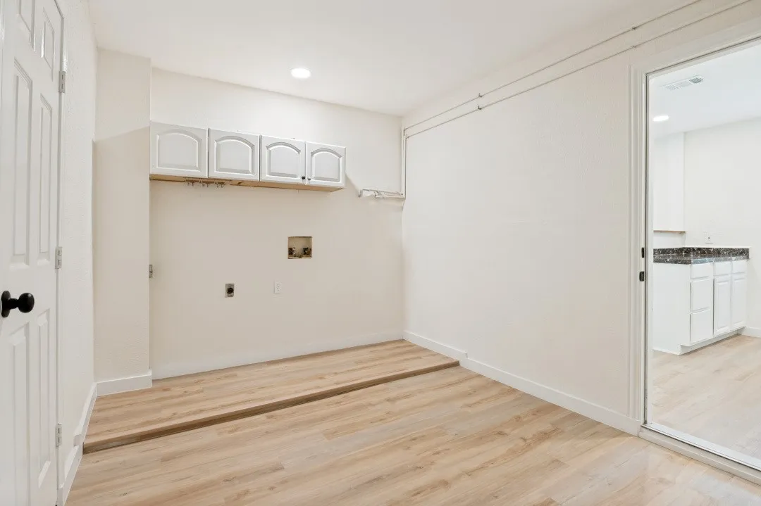 Single Family Residence For Rent in Tarrant County , 109 Sunset Drive, Euless, Texas 76040, 3 Bedroom, 2 Bathroom, Garage spaces, 1,275 Sqft, built in 1970, mls#21286183, Real Estate Agent in Euless, Homes For Rent in Tarrant county, Homes For Rent in Euless, Realtor in Euless Texas, Real Estate Brokerage Independent Realty Texas, Luminita Cordes Realtor