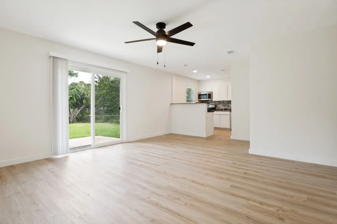 Single Family Residence For Rent in Tarrant County , 109 Sunset Drive, Euless, Texas 76040, 3 Bedroom, 2 Bathroom, Garage spaces, 1,275 Sqft, built in 1970, mls#21286183, Real Estate Agent in Euless, Homes For Rent in Tarrant county, Homes For Rent in Euless, Realtor in Euless Texas, Real Estate Brokerage Independent Realty Texas, Luminita Cordes Realtor