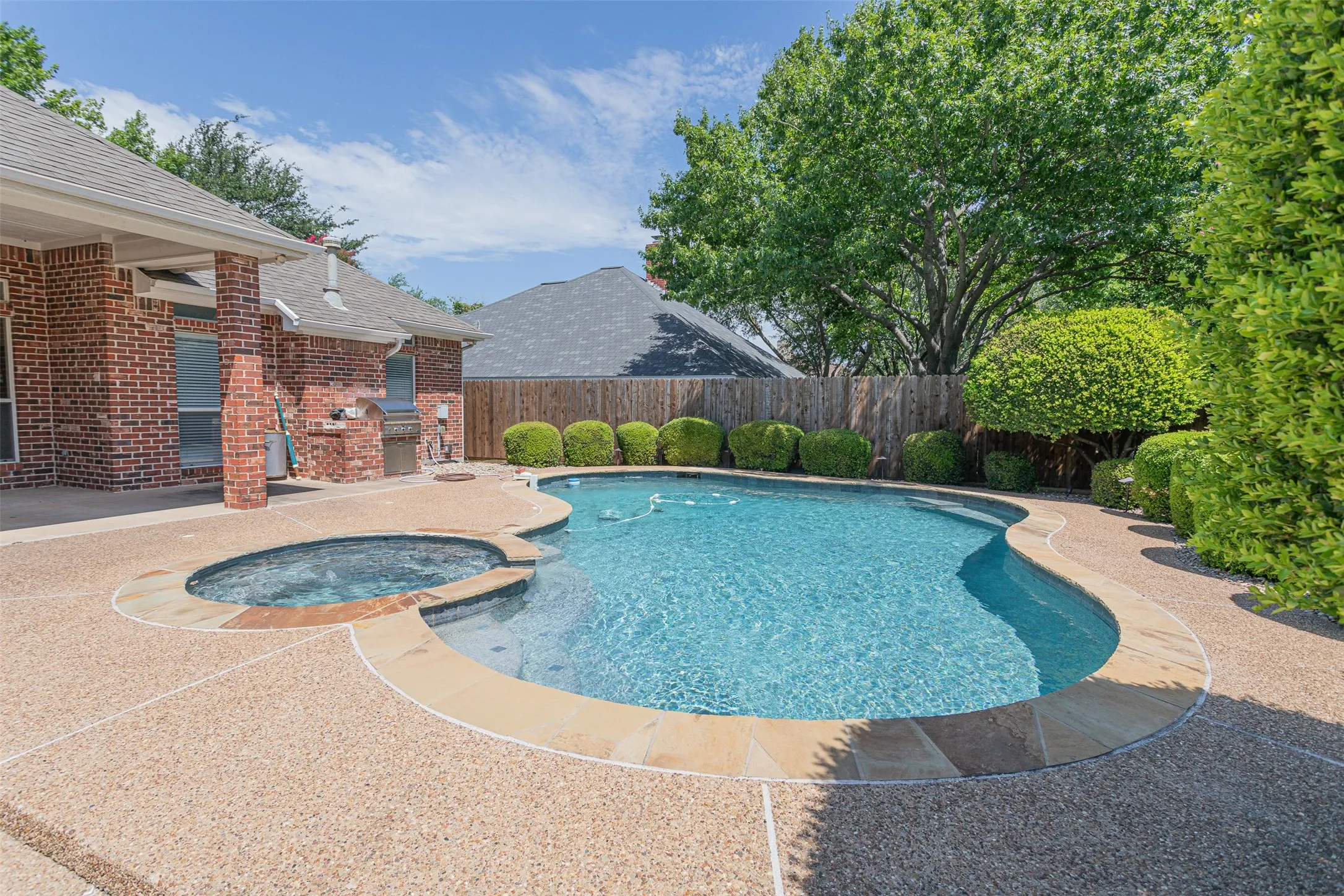 Single Family Residence For Sale in Tarrant County , 7005 Meadowside Road S, Fort Worth, Texas 76132, 3 Bedroom, 3 Bathroom, 2 Garage spaces, 2,381 Sqft, built in 1995, mls#21286216, Real Estate Agent in Fort Worth, Homes For Sale in Tarrant county, Homes For Sale in Fort Worth, Realtor in Fort Worth Texas, Real Estate Brokerage Independent Realty Texas, Luminita Cordes Realtor
