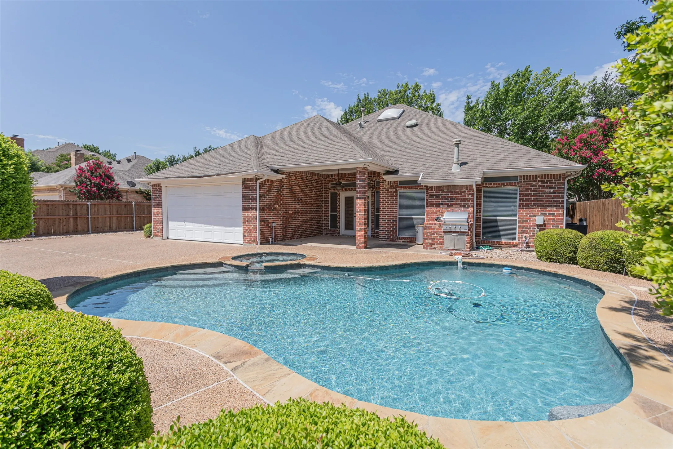 Single Family Residence For Sale in Tarrant County , 7005 Meadowside Road S, Fort Worth, Texas 76132, 3 Bedroom, 3 Bathroom, 2 Garage spaces, 2,381 Sqft, built in 1995, mls#21286216, Real Estate Agent in Fort Worth, Homes For Sale in Tarrant county, Homes For Sale in Fort Worth, Realtor in Fort Worth Texas, Real Estate Brokerage Independent Realty Texas, Luminita Cordes Realtor