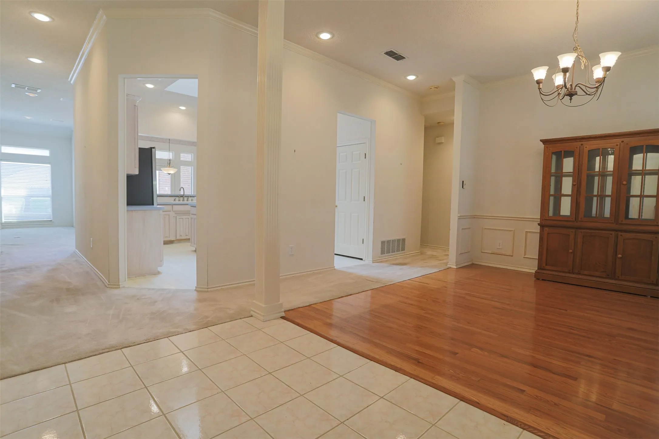 Single Family Residence For Sale in Tarrant County , 7005 Meadowside Road S, Fort Worth, Texas 76132, 3 Bedroom, 3 Bathroom, 2 Garage spaces, 2,381 Sqft, built in 1995, mls#21286216, Real Estate Agent in Fort Worth, Homes For Sale in Tarrant county, Homes For Sale in Fort Worth, Realtor in Fort Worth Texas, Real Estate Brokerage Independent Realty Texas, Luminita Cordes Realtor