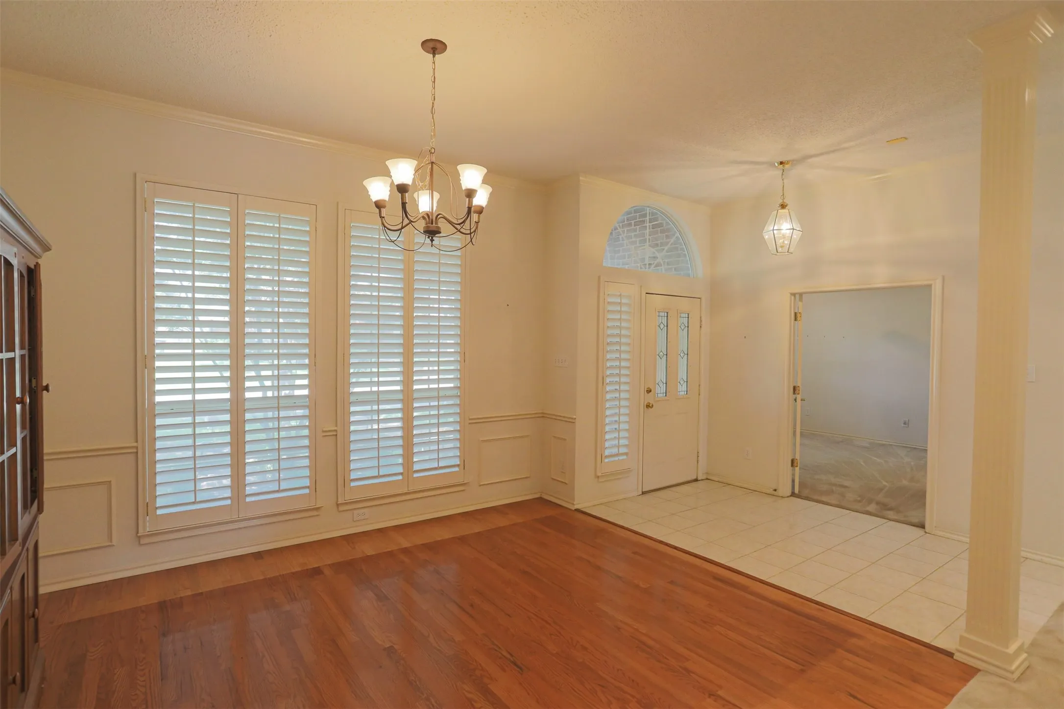 Single Family Residence For Sale in Tarrant County , 7005 Meadowside Road S, Fort Worth, Texas 76132, 3 Bedroom, 3 Bathroom, 2 Garage spaces, 2,381 Sqft, built in 1995, mls#21286216, Real Estate Agent in Fort Worth, Homes For Sale in Tarrant county, Homes For Sale in Fort Worth, Realtor in Fort Worth Texas, Real Estate Brokerage Independent Realty Texas, Luminita Cordes Realtor