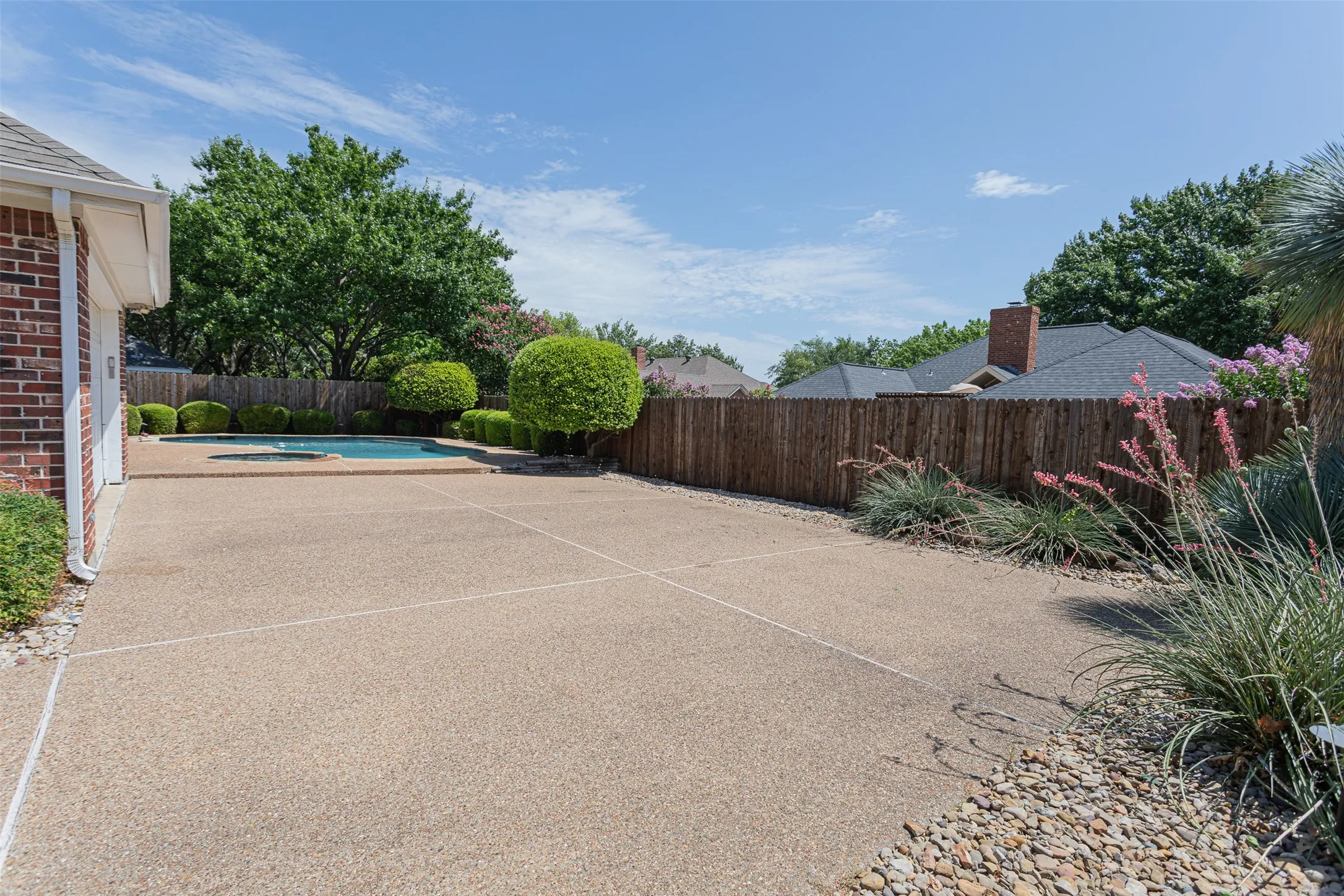 Single Family Residence For Sale in Tarrant County , 7005 Meadowside Road S, Fort Worth, Texas 76132, 3 Bedroom, 3 Bathroom, 2 Garage spaces, 2,381 Sqft, built in 1995, mls#21286216, Real Estate Agent in Fort Worth, Homes For Sale in Tarrant county, Homes For Sale in Fort Worth, Realtor in Fort Worth Texas, Real Estate Brokerage Independent Realty Texas, Luminita Cordes Realtor