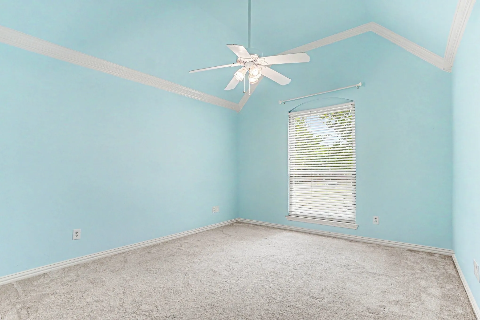 Single Family Residence For Sale in Ellis County , 3951 Joe Wilson Road, Midlothian, Texas 76065, 3 Bedrooms, 3 Bathrooms, 2 Garage spaces, 2,466 Sqft, built in 2000, Price $545,000, mls#21284032, Real Estate Agent in Midlothian, Homes For Sale in Ellis county, Homes For Sale in Midlothian, Realtor in Midlothian Texas, Real Estate Brokerage Independent Realty Texas, Luminita Cordes Realtor