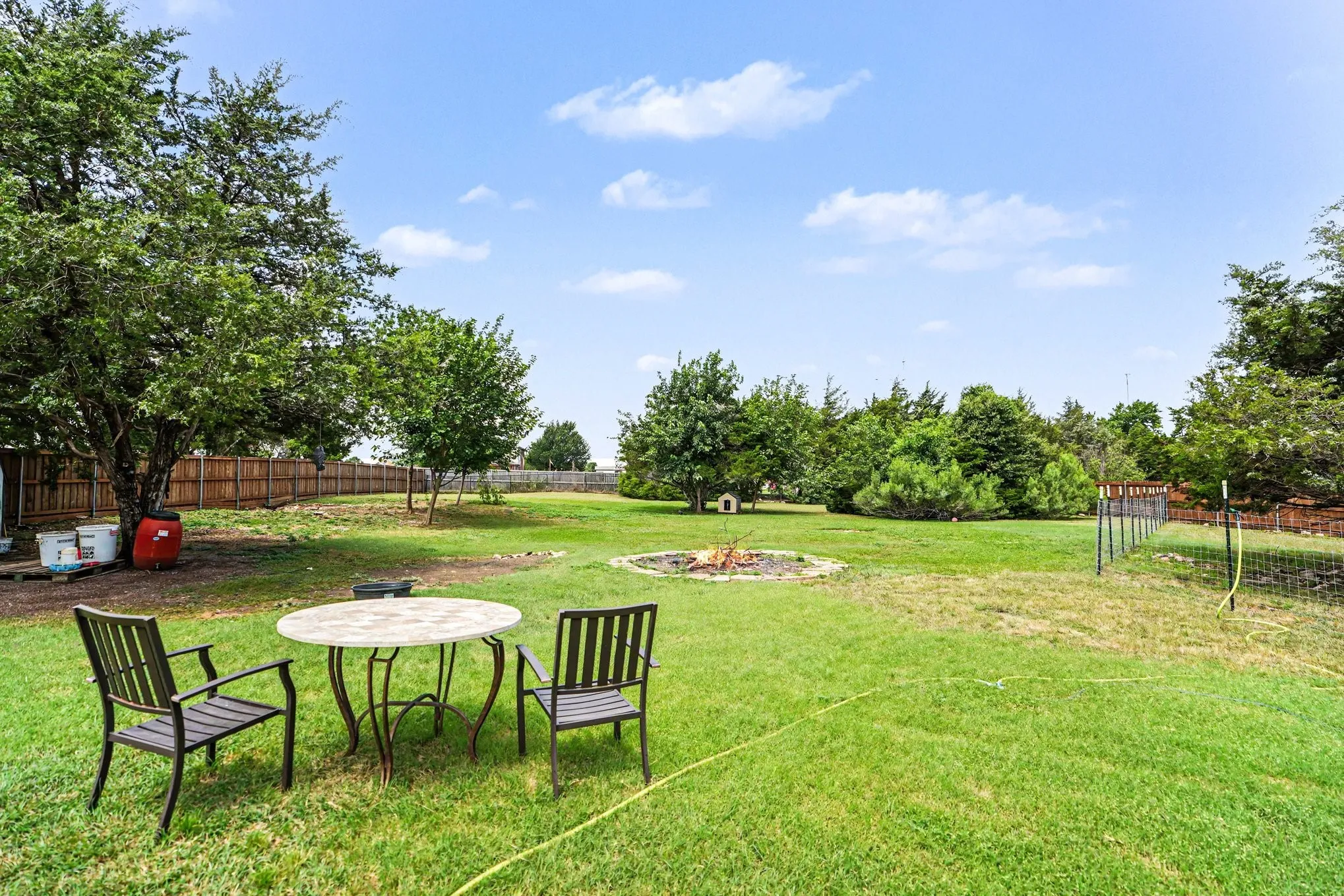 Single Family Residence For Sale in Ellis County , 3951 Joe Wilson Road, Midlothian, Texas 76065, 3 Bedrooms, 3 Bathrooms, 2 Garage spaces, 2,466 Sqft, built in 2000, Price $545,000, mls#21284032, Real Estate Agent in Midlothian, Homes For Sale in Ellis county, Homes For Sale in Midlothian, Realtor in Midlothian Texas, Real Estate Brokerage Independent Realty Texas, Luminita Cordes Realtor