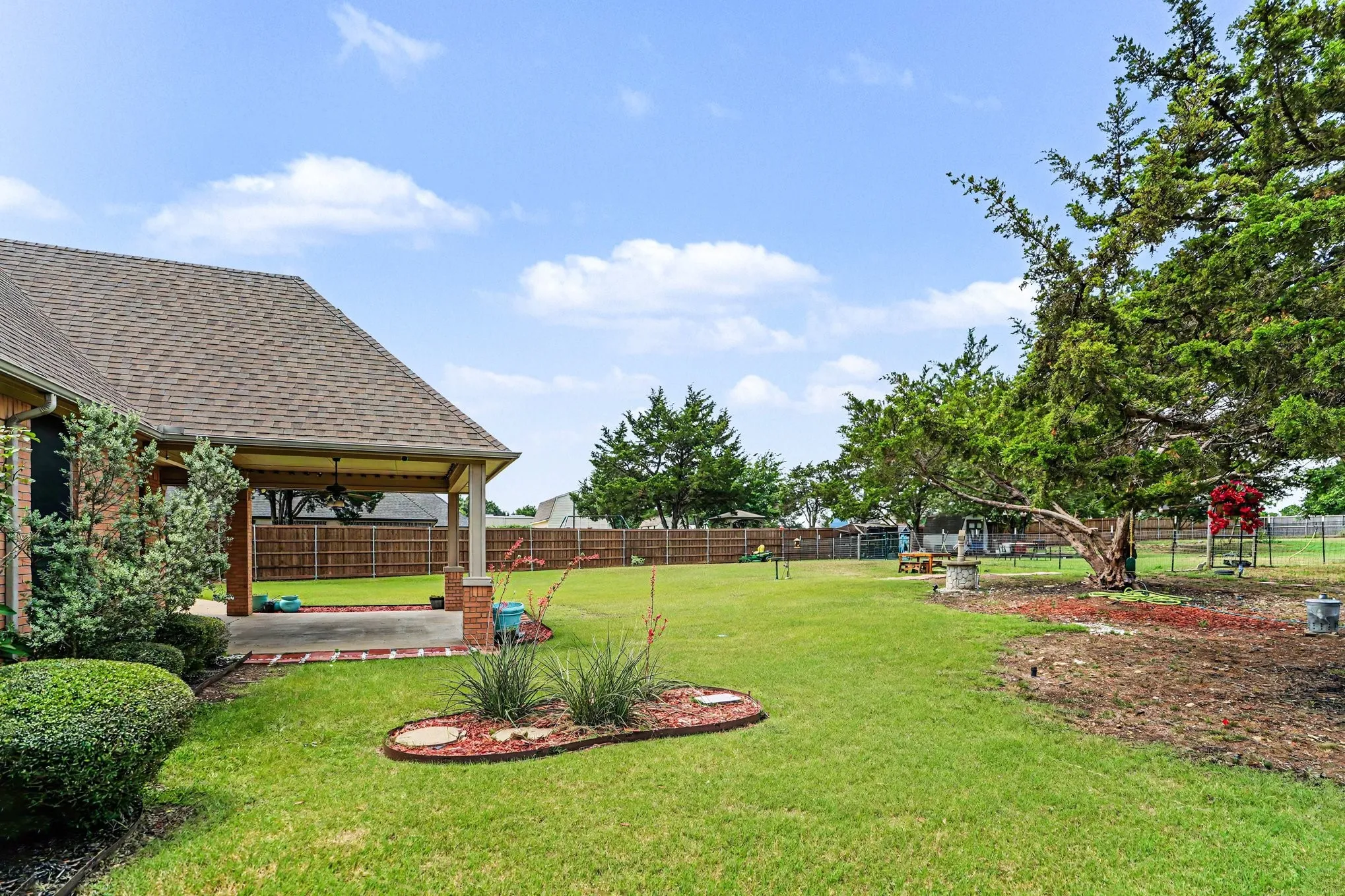 Single Family Residence For Sale in Ellis County , 3951 Joe Wilson Road, Midlothian, Texas 76065, 3 Bedrooms, 3 Bathrooms, 2 Garage spaces, 2,466 Sqft, built in 2000, Price $545,000, mls#21284032, Real Estate Agent in Midlothian, Homes For Sale in Ellis county, Homes For Sale in Midlothian, Realtor in Midlothian Texas, Real Estate Brokerage Independent Realty Texas, Luminita Cordes Realtor