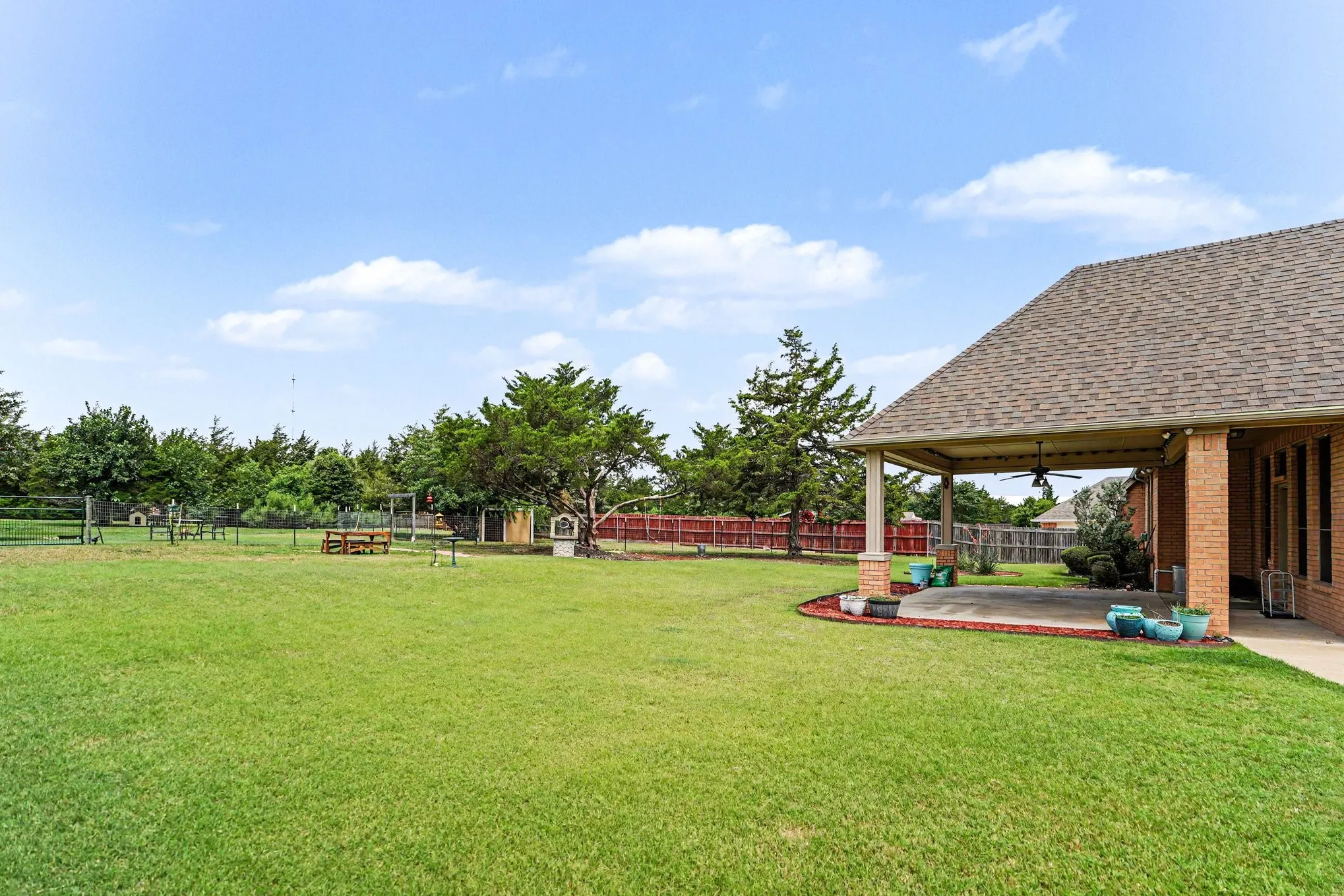 Single Family Residence For Sale in Ellis County , 3951 Joe Wilson Road, Midlothian, Texas 76065, 3 Bedrooms, 3 Bathrooms, 2 Garage spaces, 2,466 Sqft, built in 2000, Price $545,000, mls#21284032, Real Estate Agent in Midlothian, Homes For Sale in Ellis county, Homes For Sale in Midlothian, Realtor in Midlothian Texas, Real Estate Brokerage Independent Realty Texas, Luminita Cordes Realtor