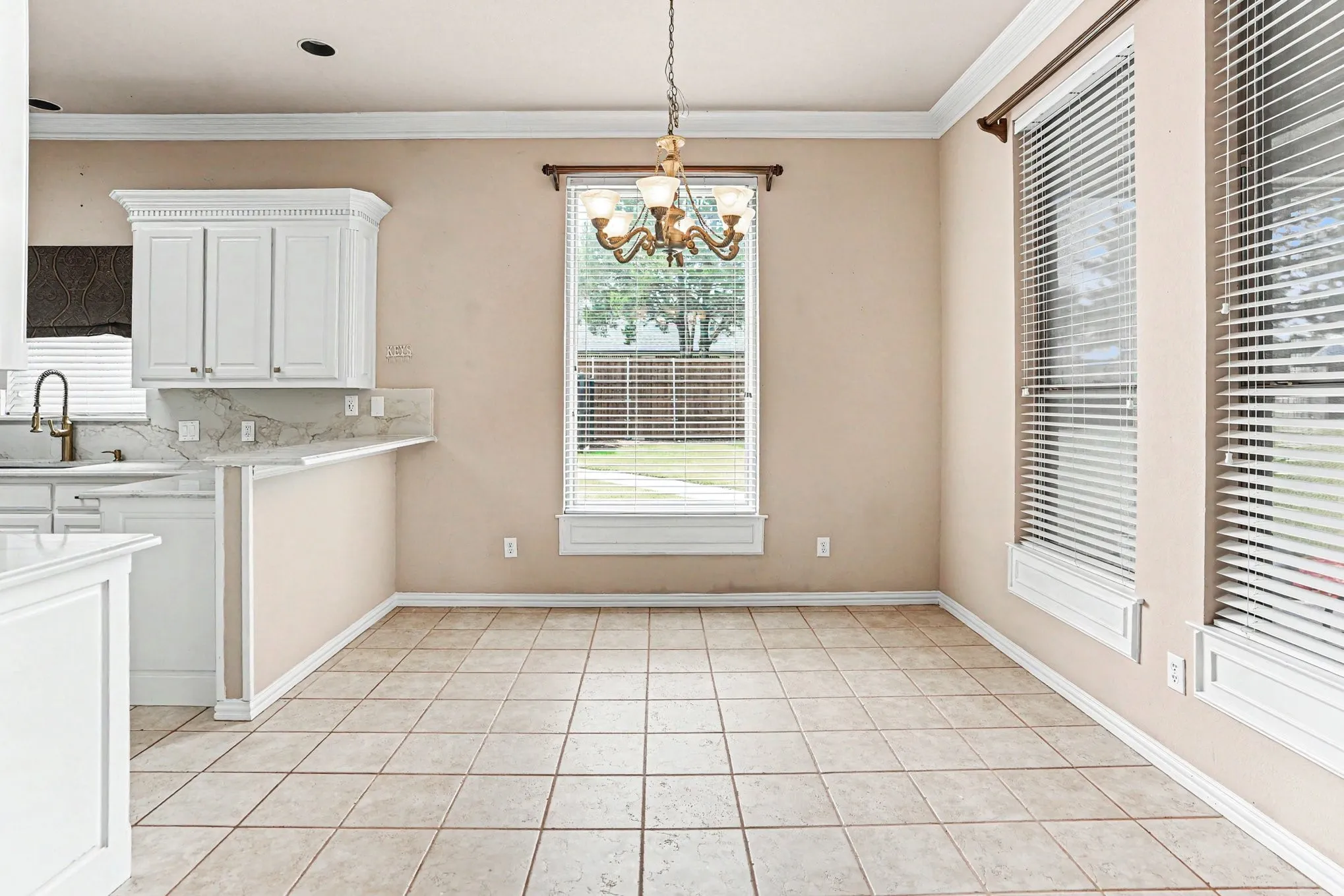 Single Family Residence For Sale in Ellis County , 3951 Joe Wilson Road, Midlothian, Texas 76065, 3 Bedrooms, 3 Bathrooms, 2 Garage spaces, 2,466 Sqft, built in 2000, Price $545,000, mls#21284032, Real Estate Agent in Midlothian, Homes For Sale in Ellis county, Homes For Sale in Midlothian, Realtor in Midlothian Texas, Real Estate Brokerage Independent Realty Texas, Luminita Cordes Realtor
