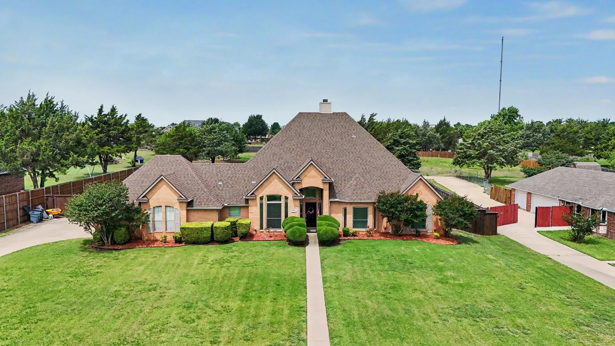 Single Family Residence For Sale in Ellis County , 3951 Joe Wilson Road, Midlothian, Texas 76065, 3 Bedrooms, 3 Bathrooms, 2 Garage spaces, 2,466 Sqft, built in 2000, Price $545,000, mls#21284032, Real Estate Agent in Midlothian, Homes For Sale in Ellis county, Homes For Sale in Midlothian, Realtor in Midlothian Texas, Real Estate Brokerage Independent Realty Texas, Luminita Cordes Realtor