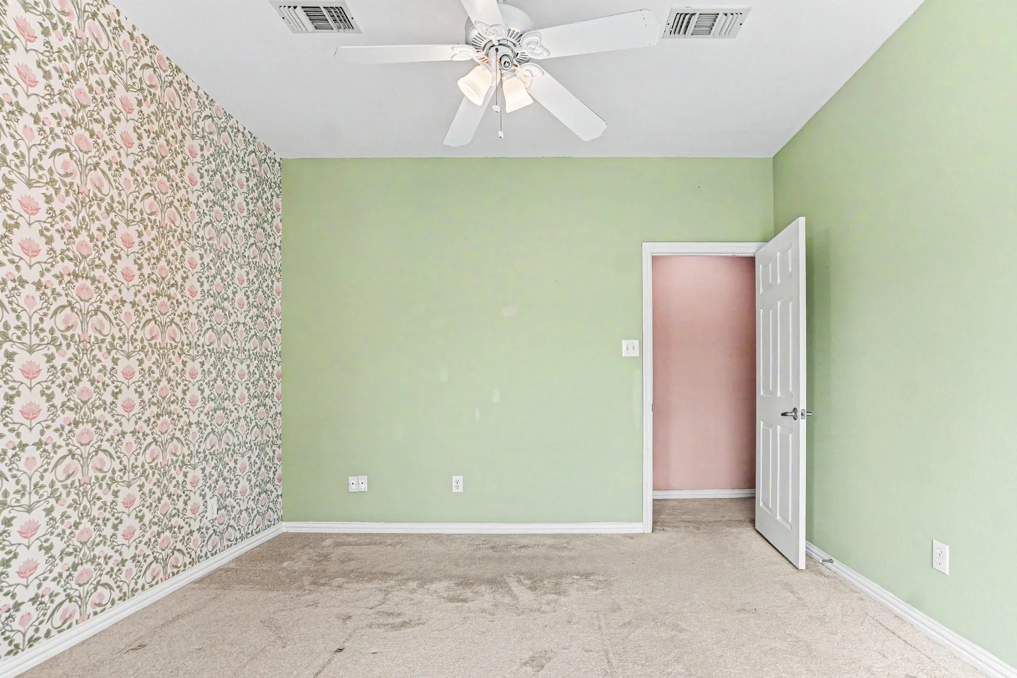 Single Family Residence For Sale in Ellis County , 3951 Joe Wilson Road, Midlothian, Texas 76065, 3 Bedrooms, 3 Bathrooms, 2 Garage spaces, 2,466 Sqft, built in 2000, Price $545,000, mls#21284032, Real Estate Agent in Midlothian, Homes For Sale in Ellis county, Homes For Sale in Midlothian, Realtor in Midlothian Texas, Real Estate Brokerage Independent Realty Texas, Luminita Cordes Realtor
