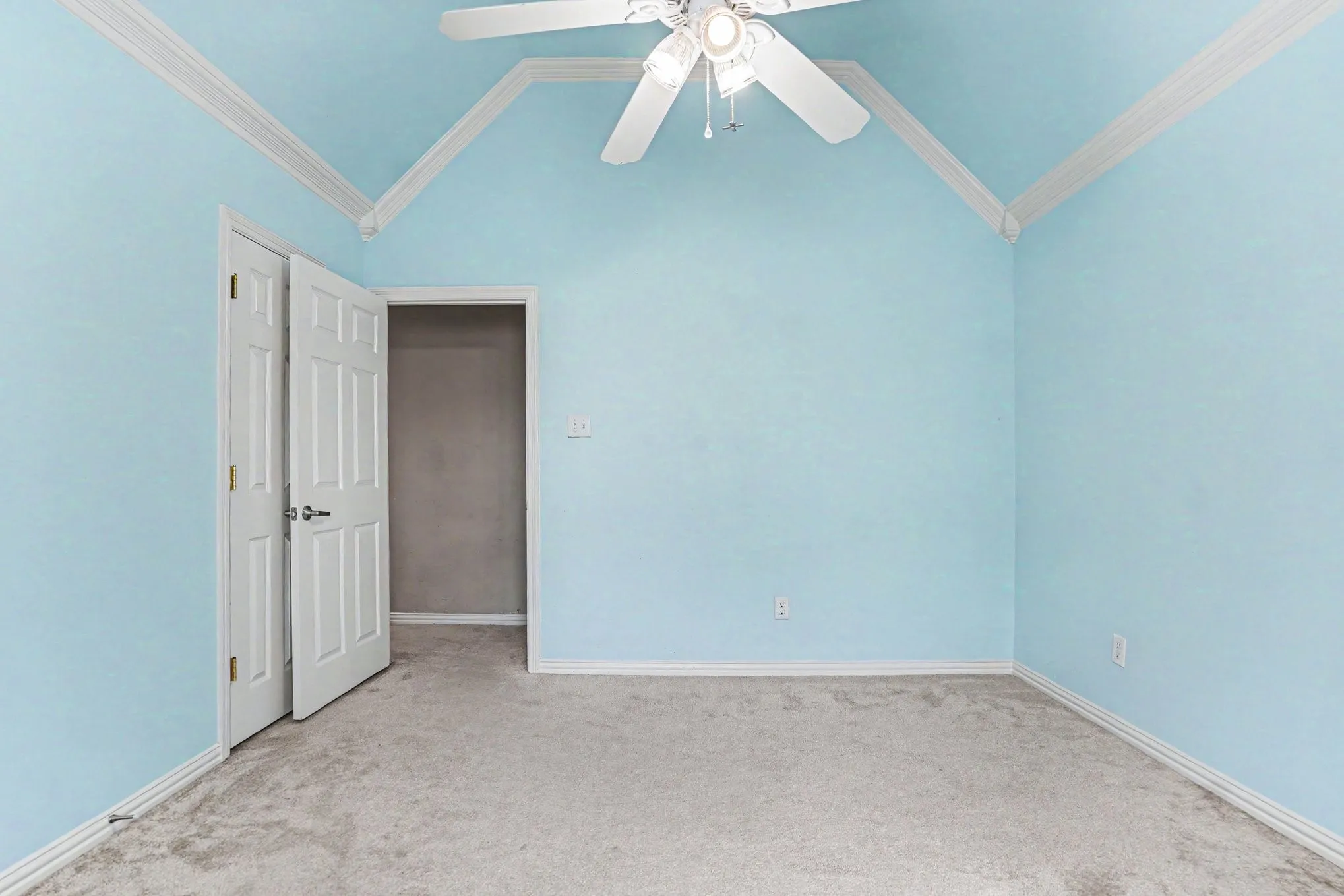 Single Family Residence For Sale in Ellis County , 3951 Joe Wilson Road, Midlothian, Texas 76065, 3 Bedrooms, 3 Bathrooms, 2 Garage spaces, 2,466 Sqft, built in 2000, Price $545,000, mls#21284032, Real Estate Agent in Midlothian, Homes For Sale in Ellis county, Homes For Sale in Midlothian, Realtor in Midlothian Texas, Real Estate Brokerage Independent Realty Texas, Luminita Cordes Realtor
