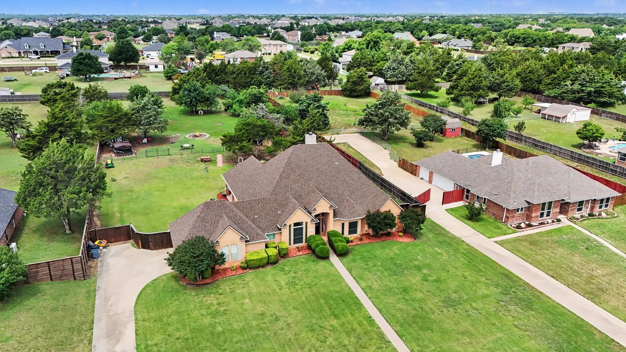 Single Family Residence For Sale in Ellis County , 3951 Joe Wilson Road, Midlothian, Texas 76065, 3 Bedrooms, 3 Bathrooms, 2 Garage spaces, 2,466 Sqft, built in 2000, Price $545,000, mls#21284032, Real Estate Agent in Midlothian, Homes For Sale in Ellis county, Homes For Sale in Midlothian, Realtor in Midlothian Texas, Real Estate Brokerage Independent Realty Texas, Luminita Cordes Realtor